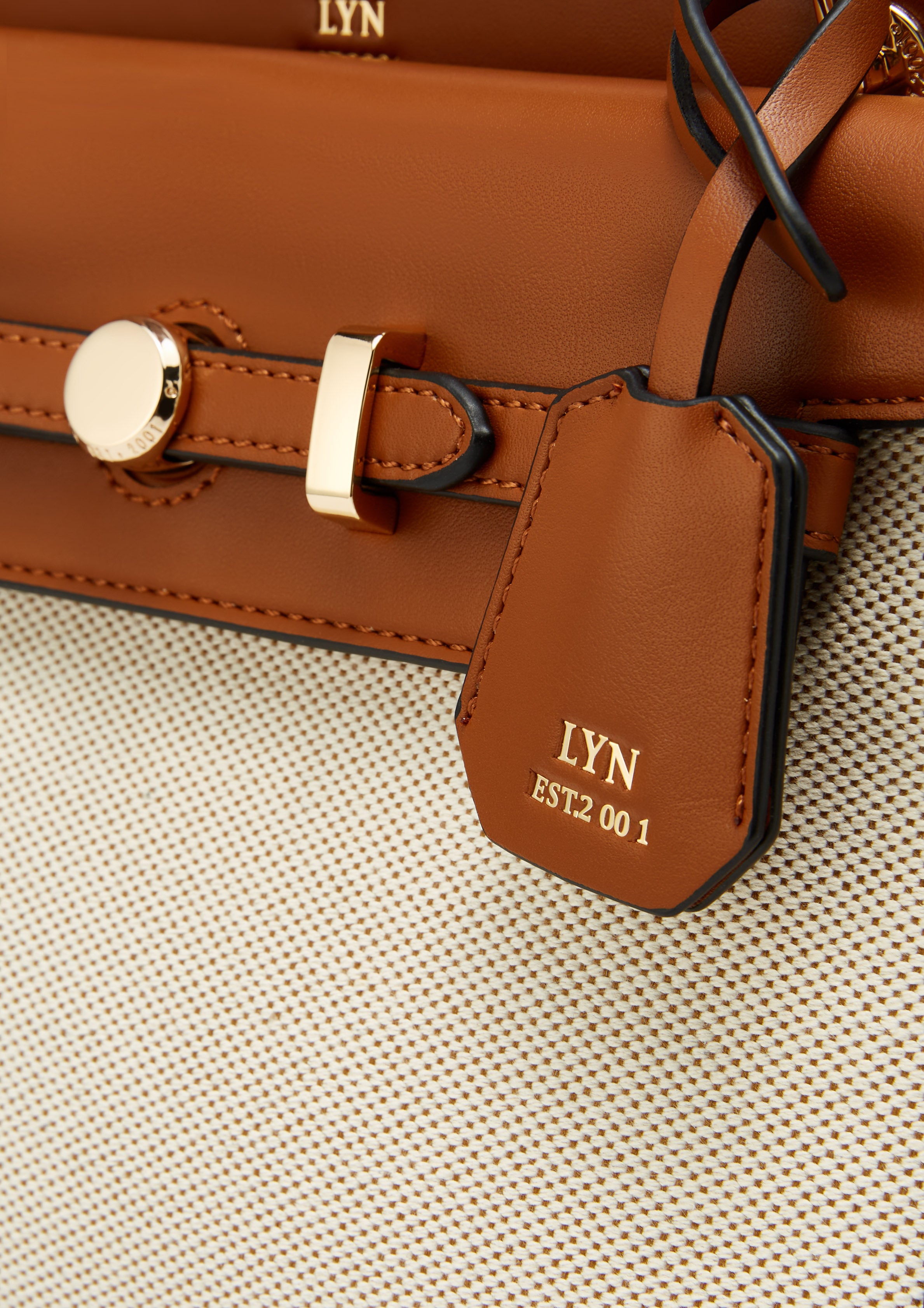 กระเป๋าถือ Re-Edit Anderson Ease M