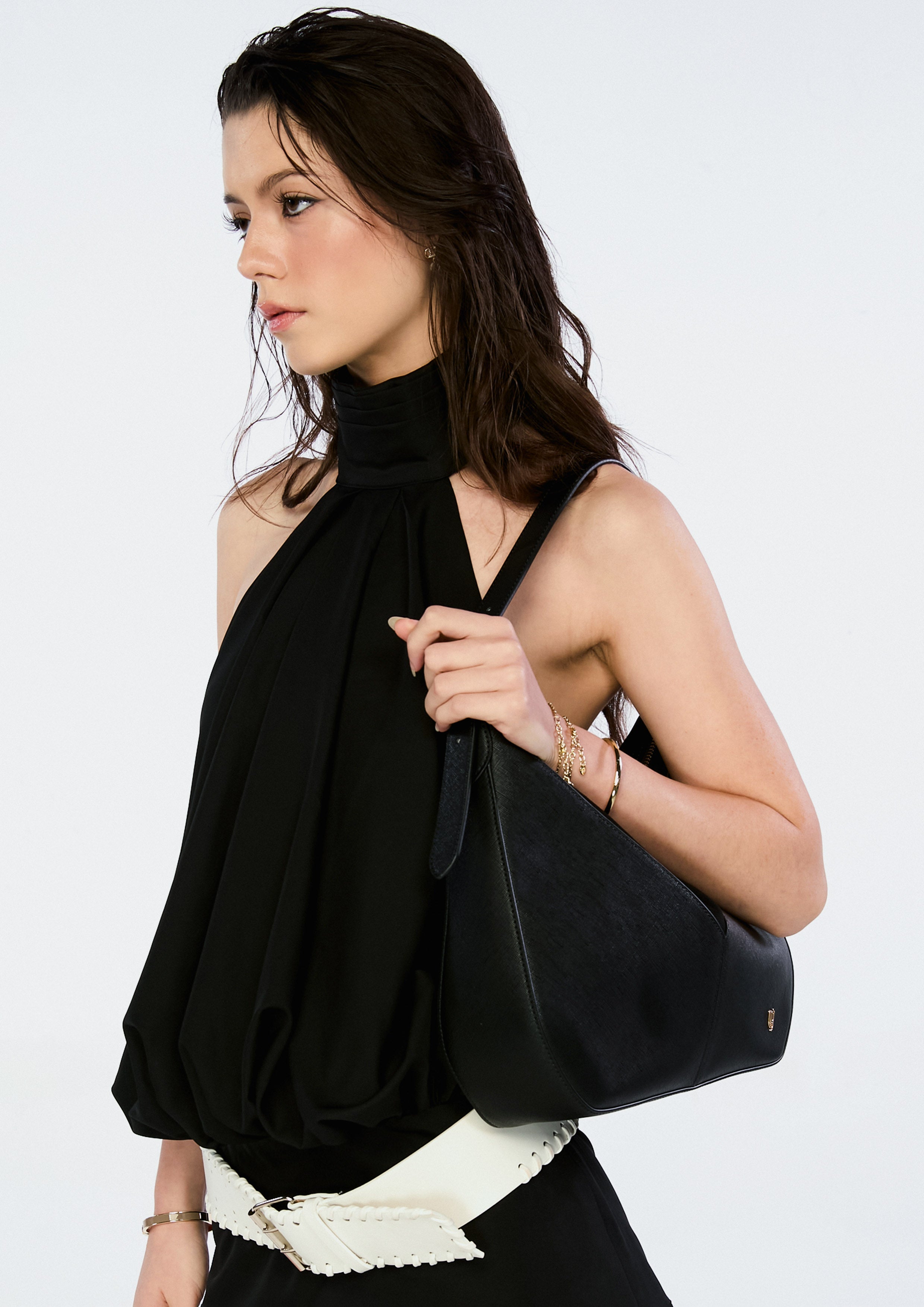 Poka Infinite M Shoulder Bag Black