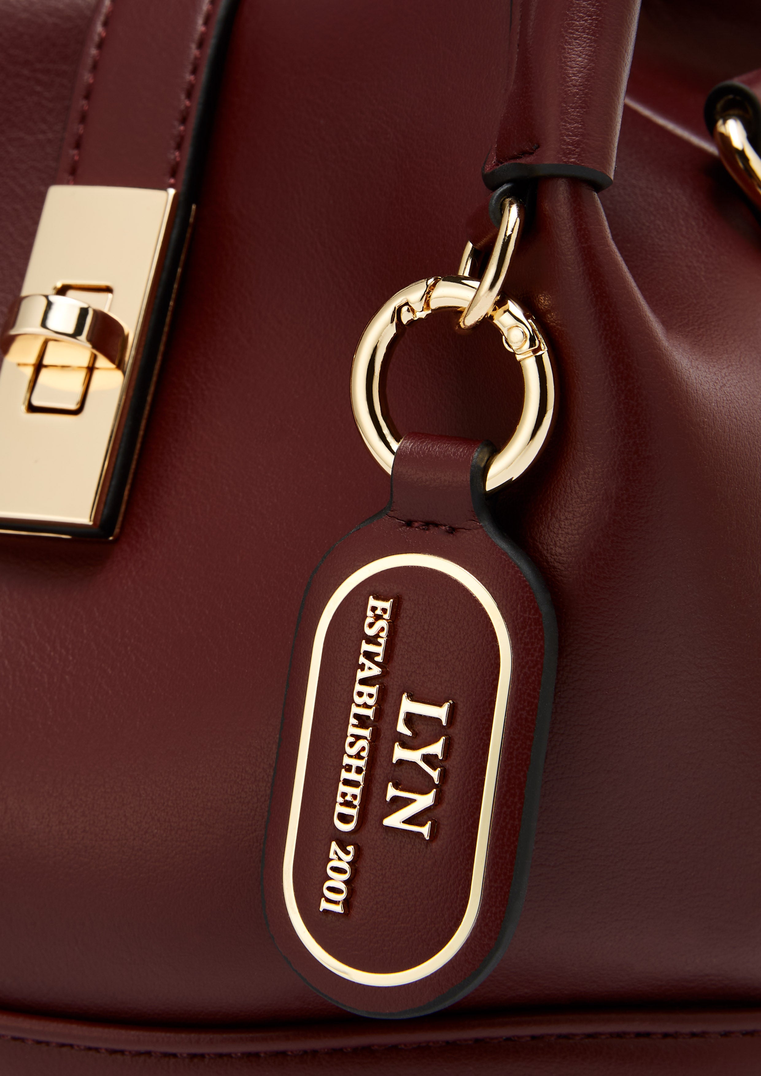 กระเป๋าทรงถัง Brayden S