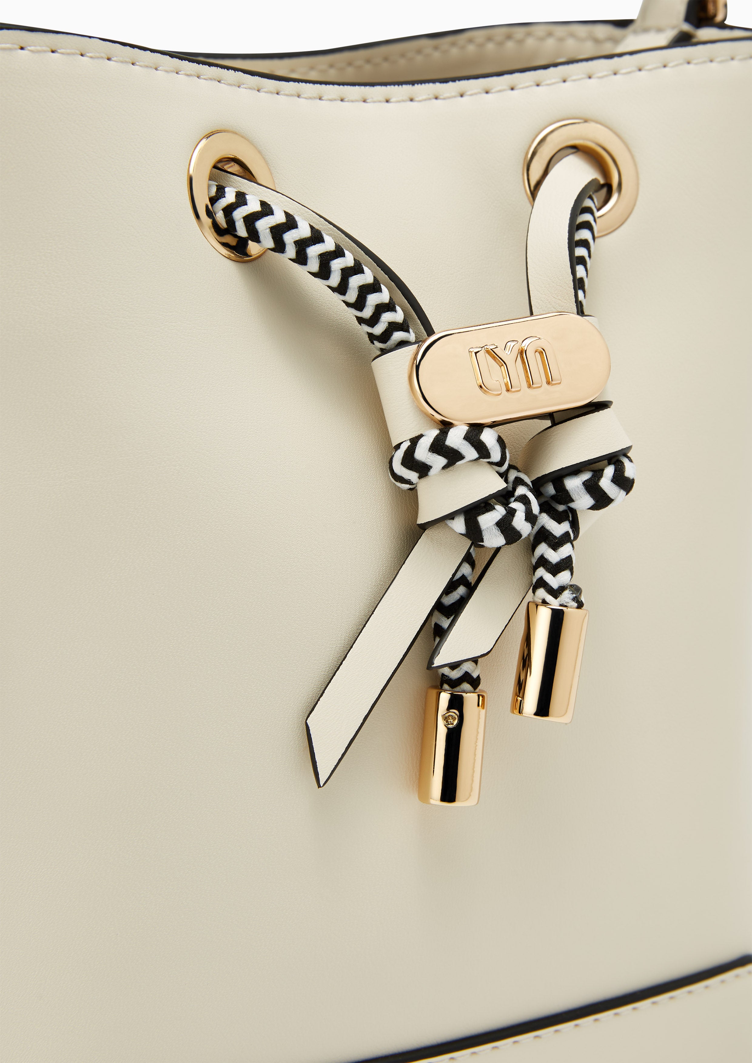 กระเป๋าทรงถัง Bethany Mini