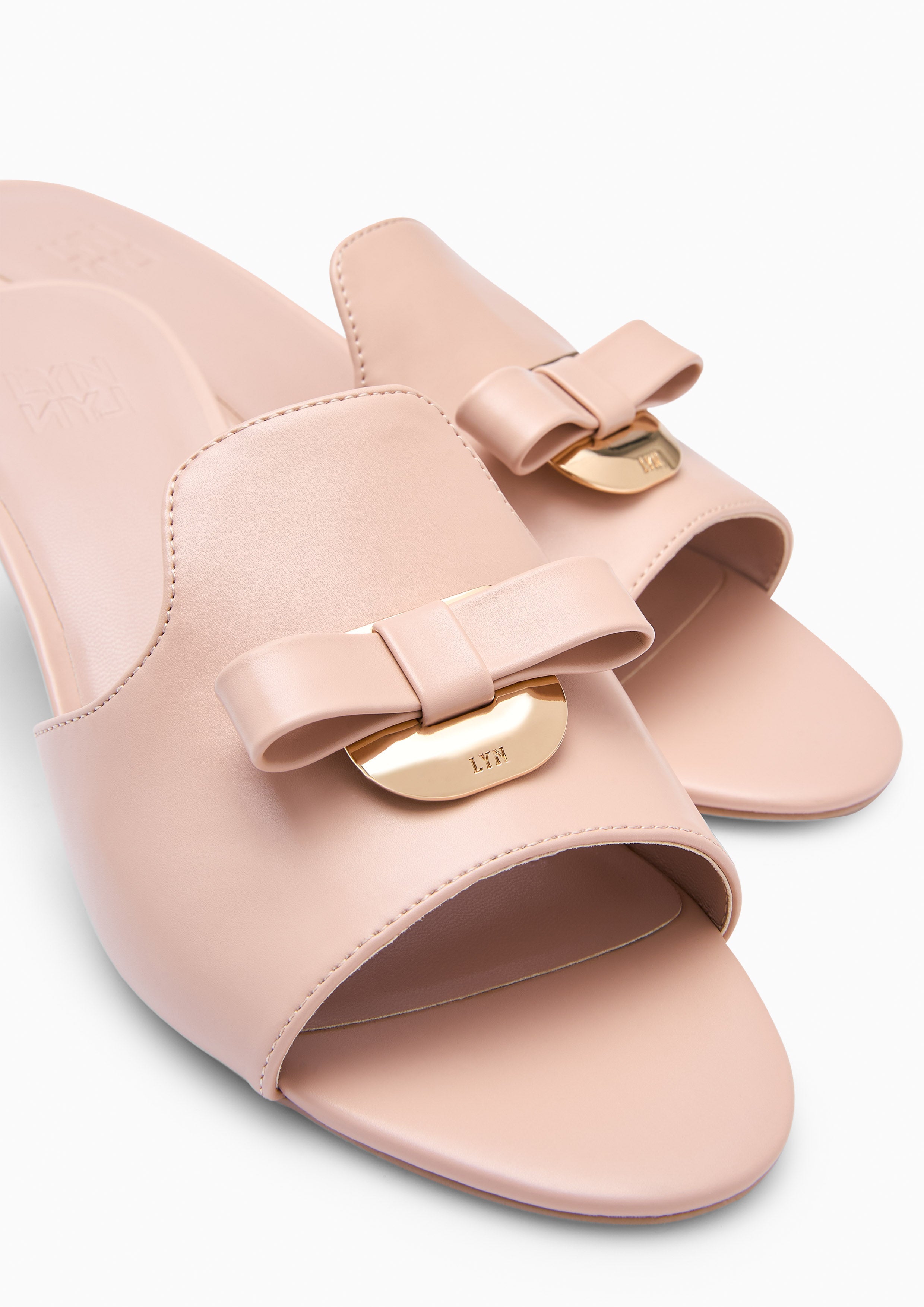 รองเท้าส้นสูง Mug