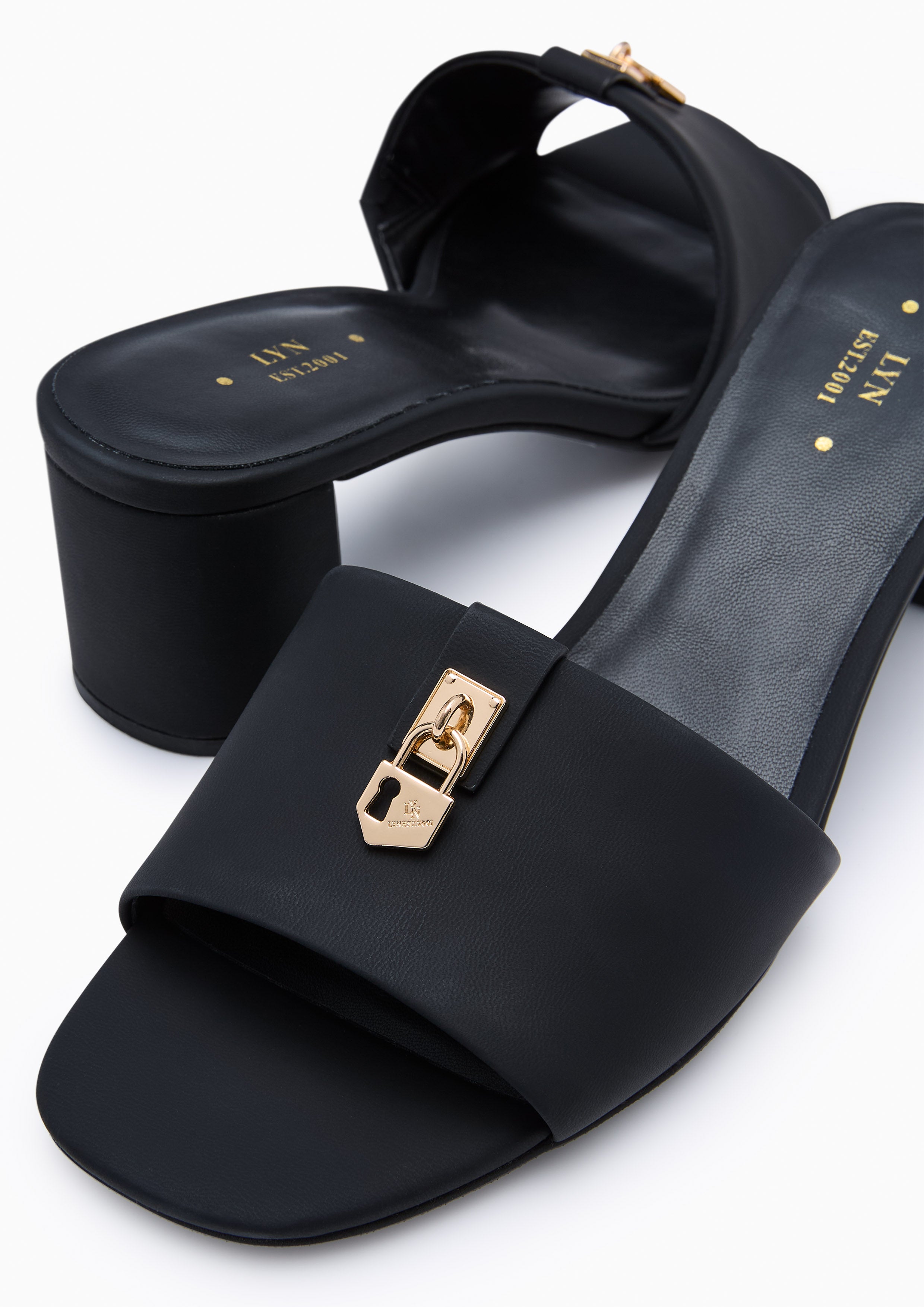 รองเท้า Neutra Mid Heels