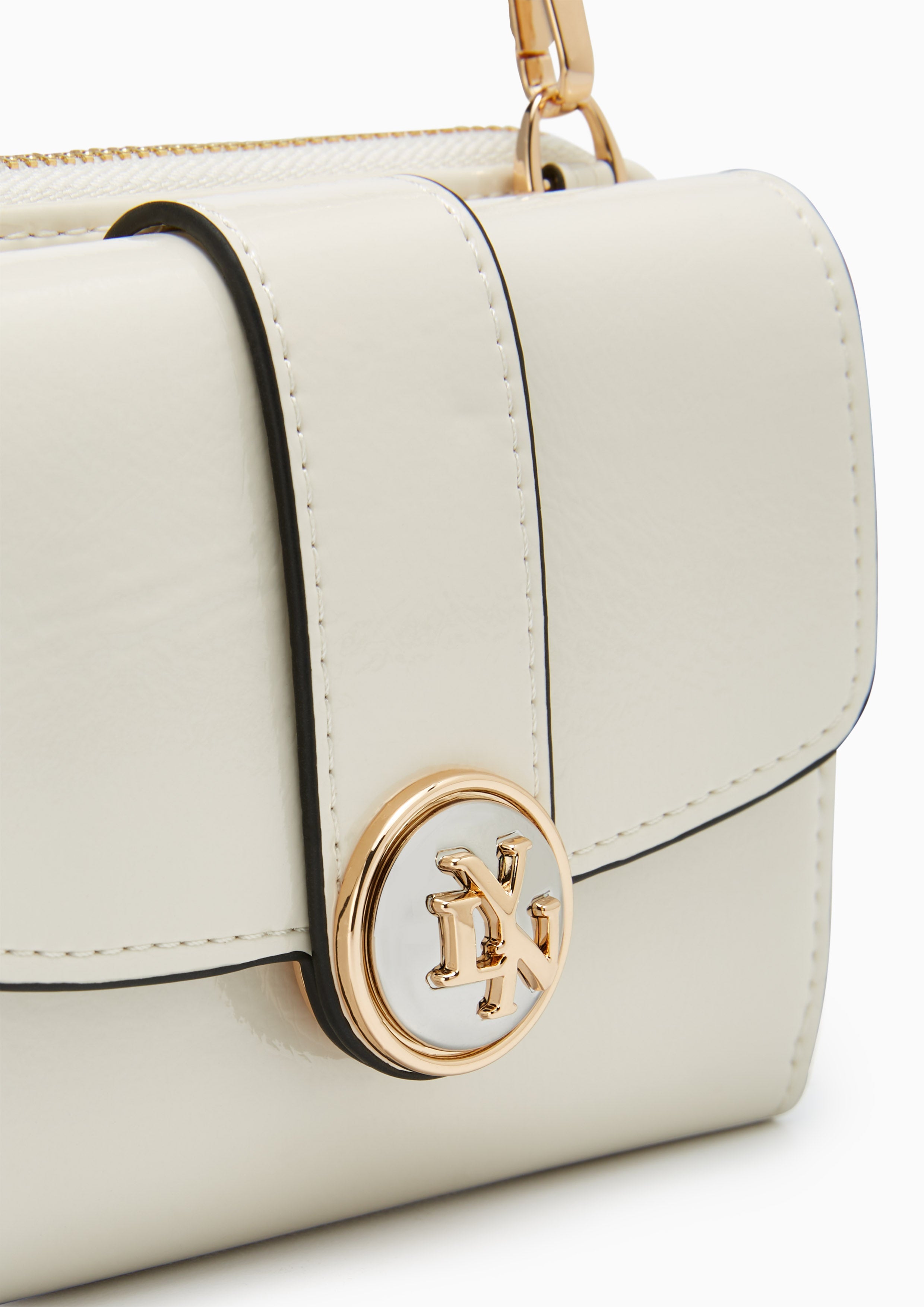 Venus Short Wallet On Chain Ivory