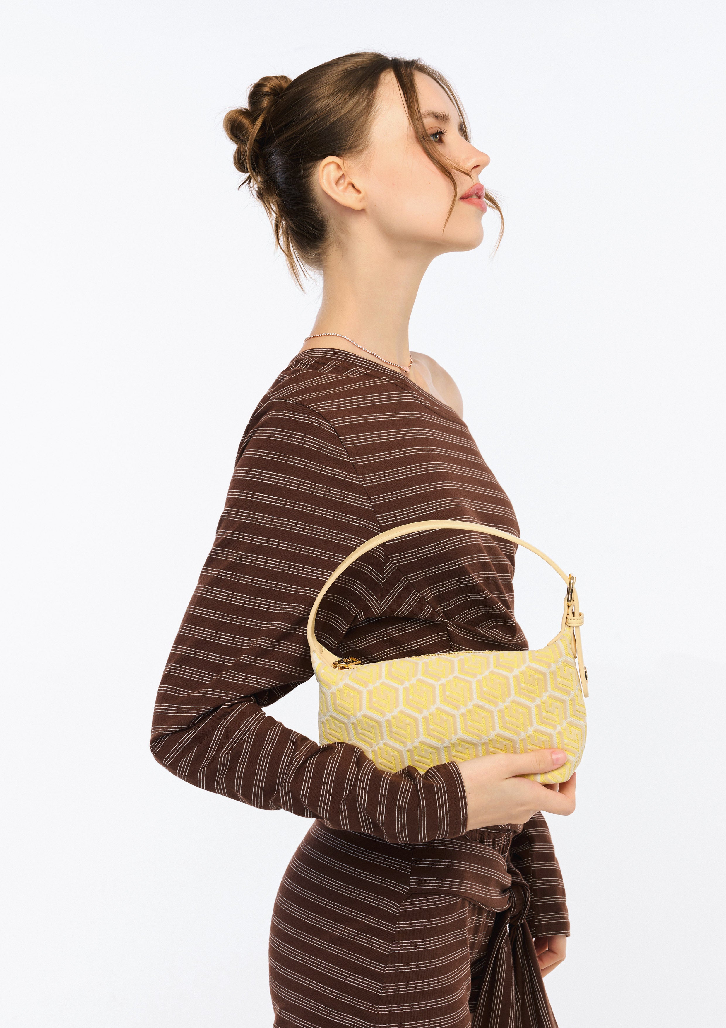 กระเป๋าสะพายไหล่ Marceline Infinite