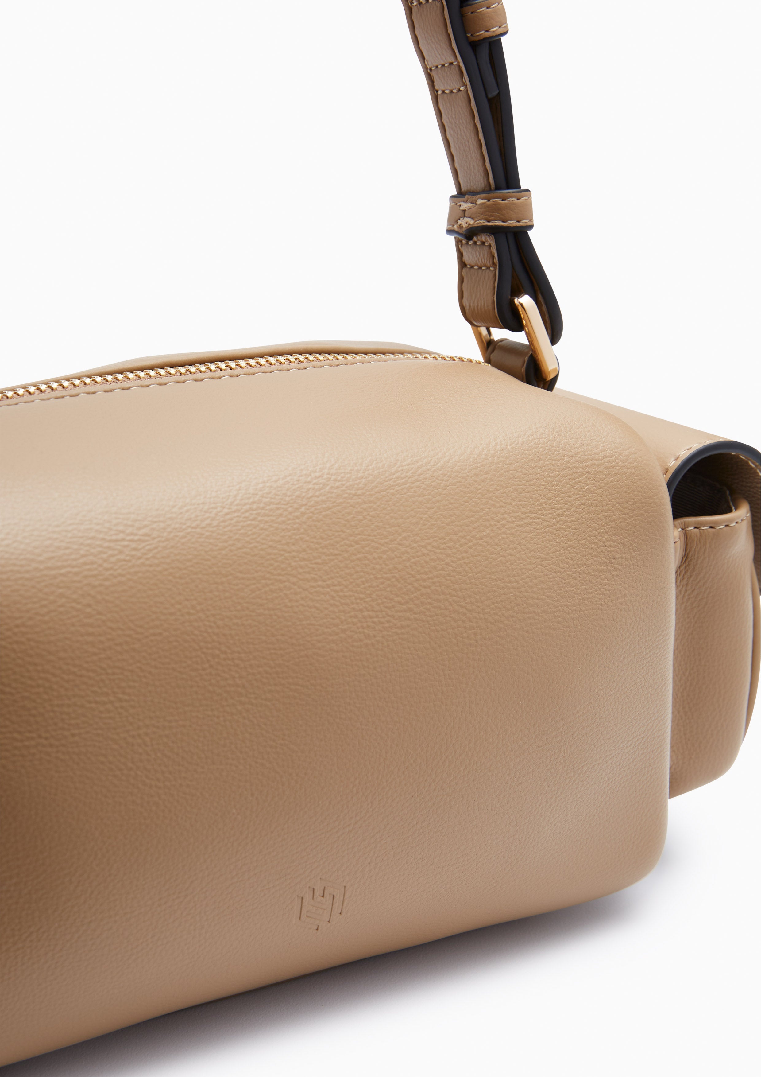 กระเป๋าสะพายไหล่ Brent