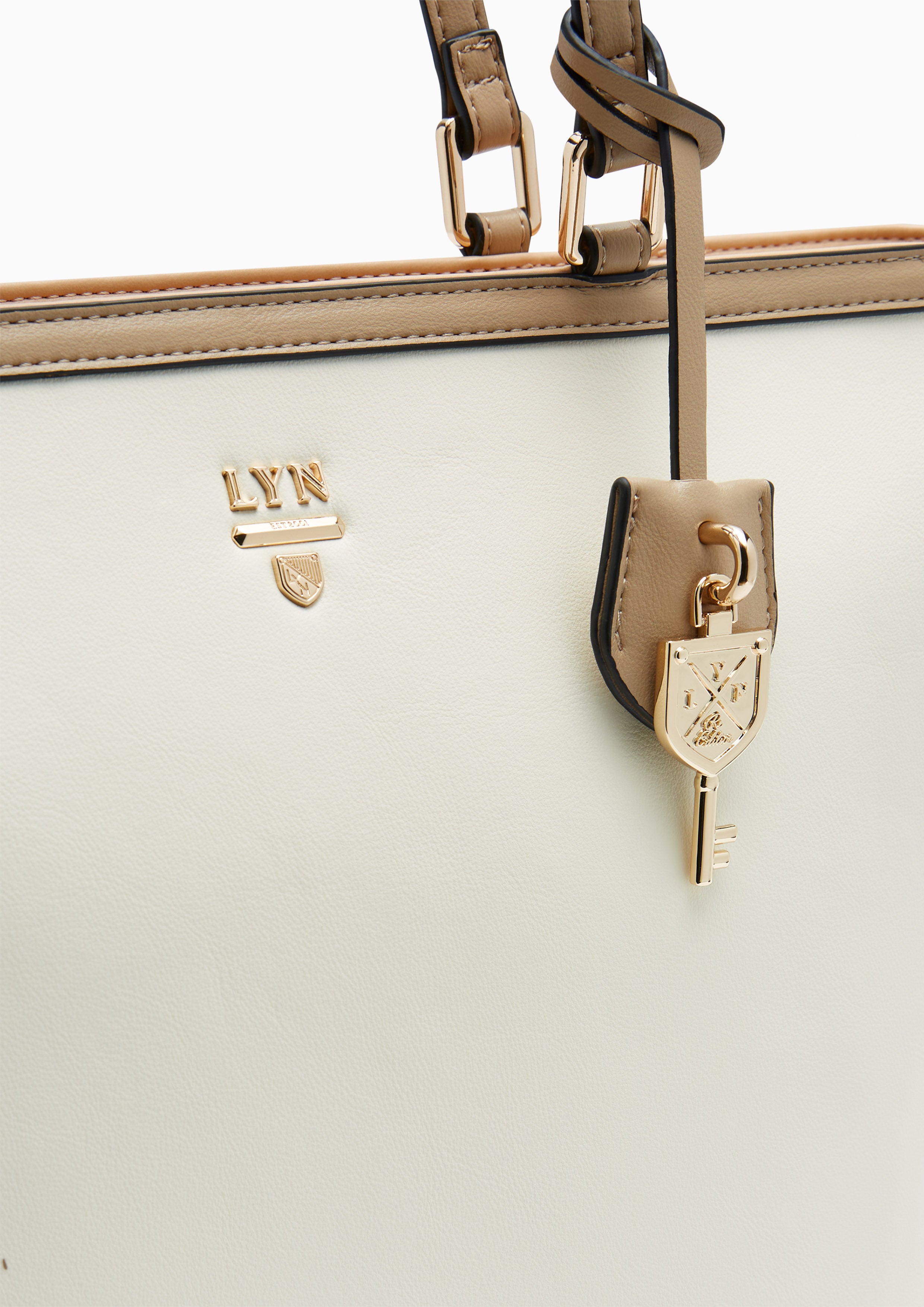 กระเป๋าโท้ท Re-Edit Mustang L