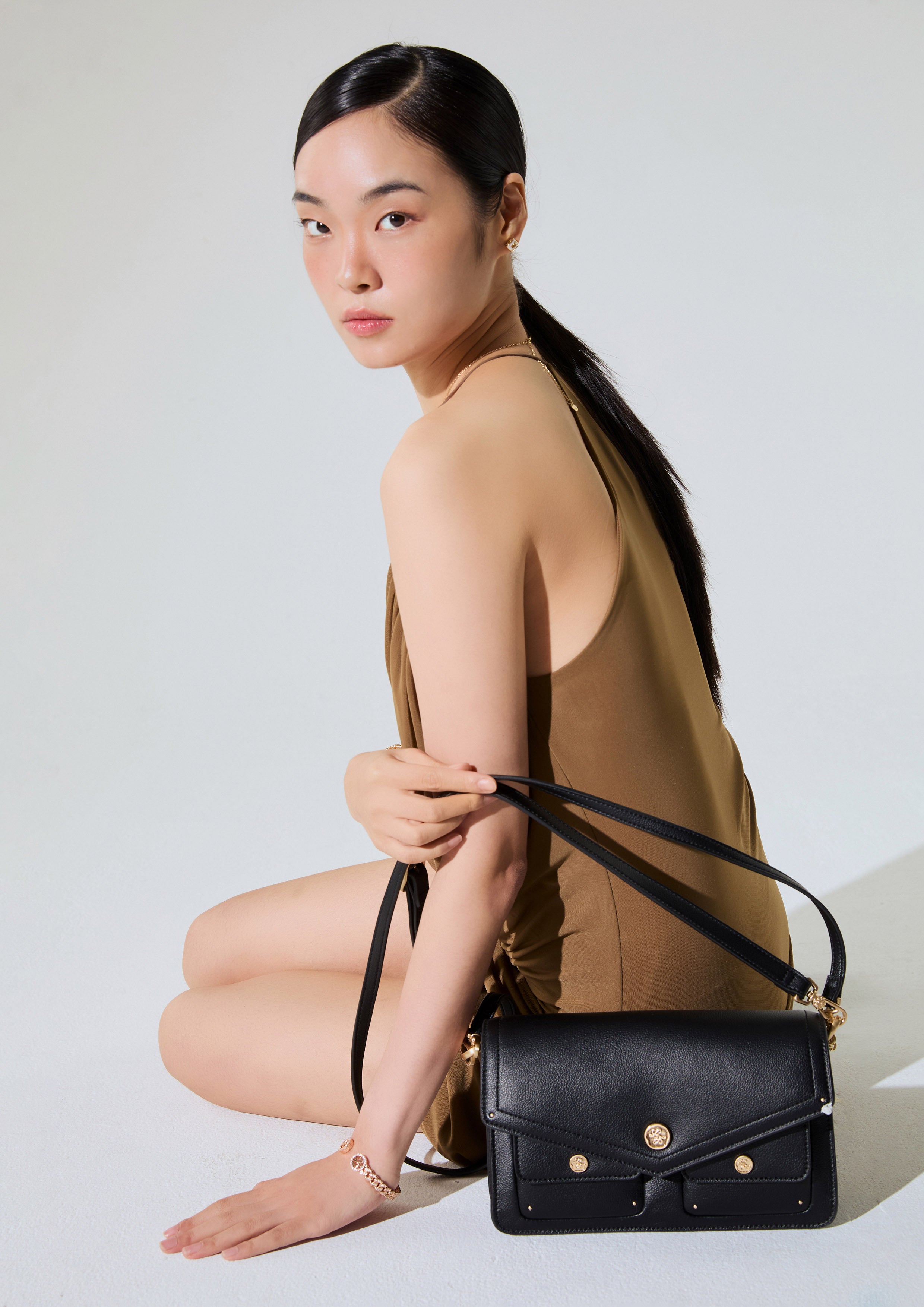กระเป๋าสะพายไหล่ Atelier M