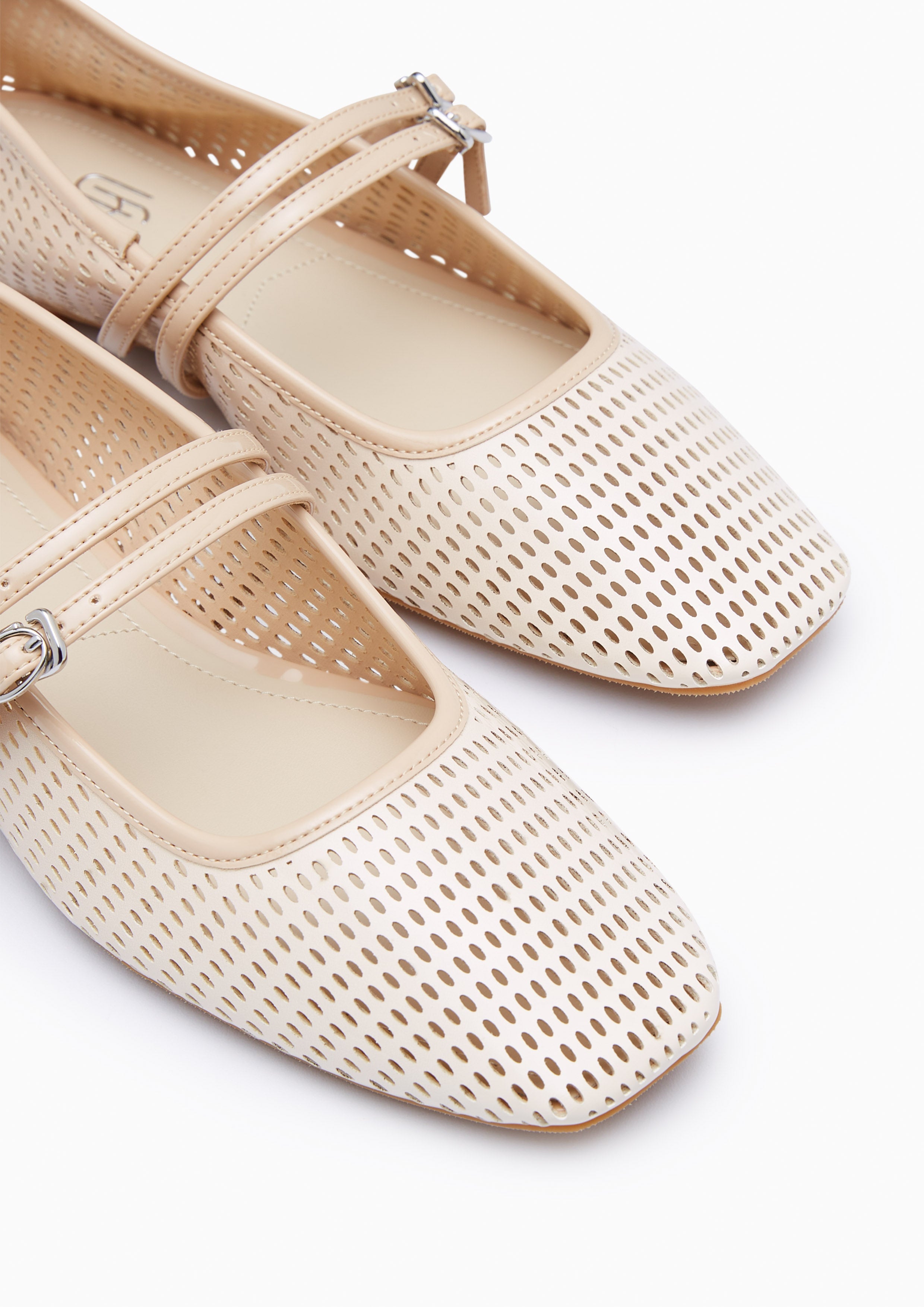 Nash Infinite Ballerina Flats Ivory