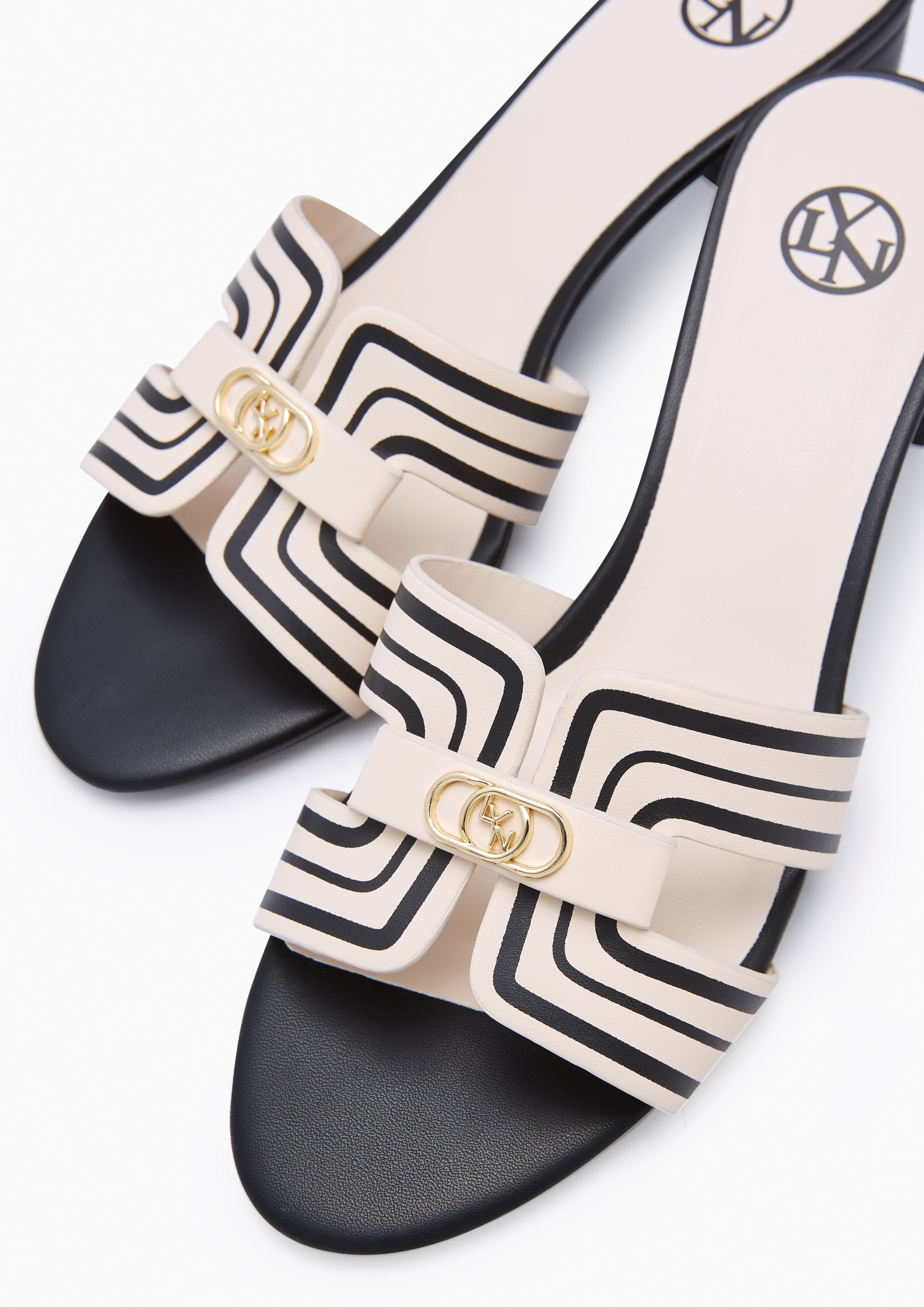 รองเท้าส้นกลาง Hey Mid Stripe