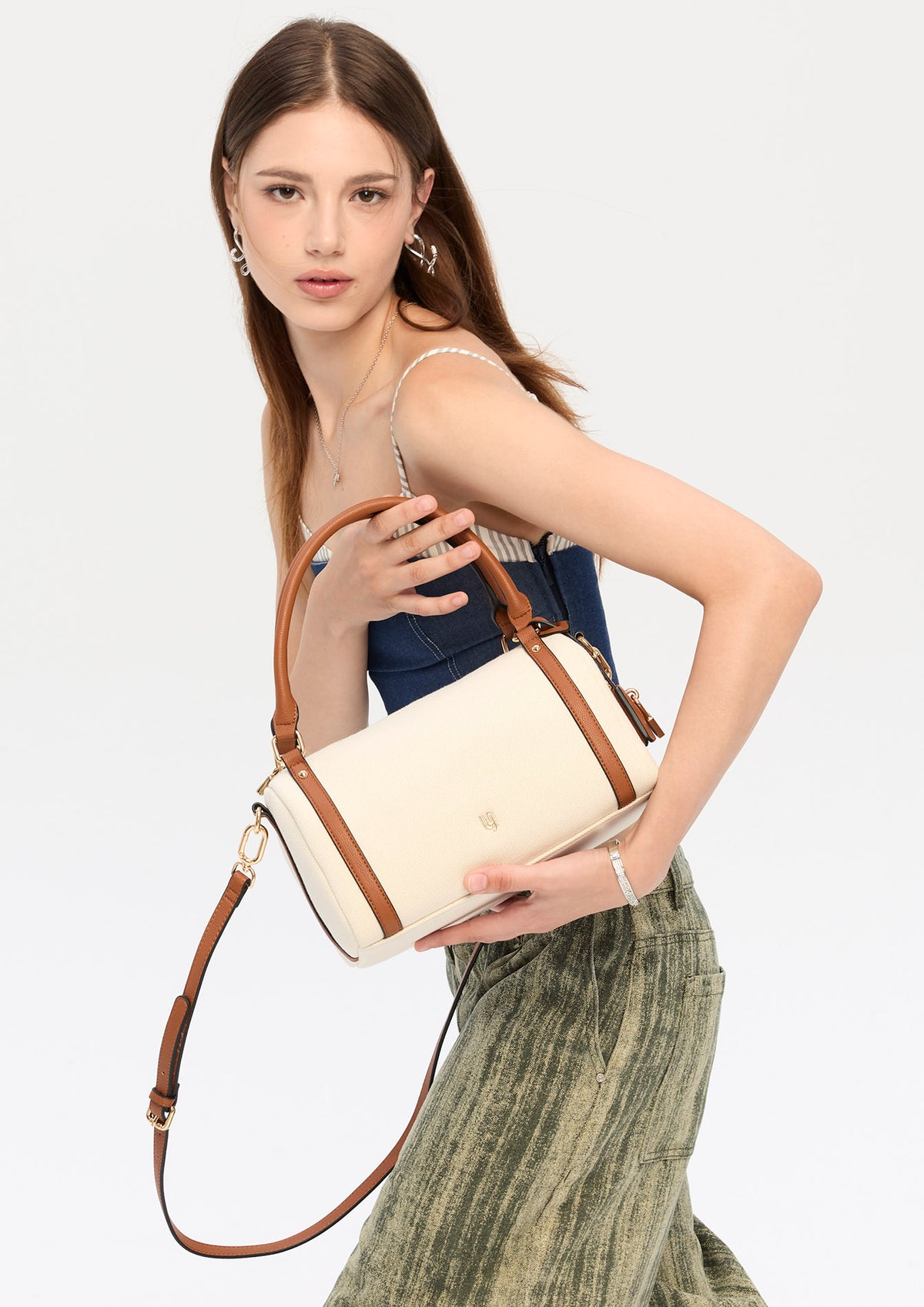 Bridget Infinite M Shoulder Bag Beige
