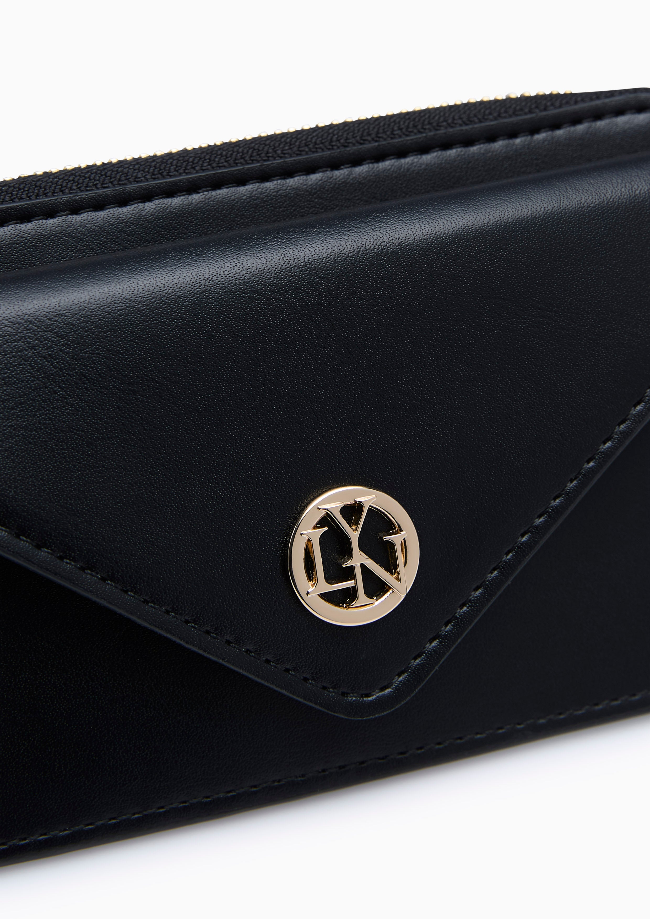 กระเป๋าสตางค์ใบสั้น รุ่น Bailey Short Pouch