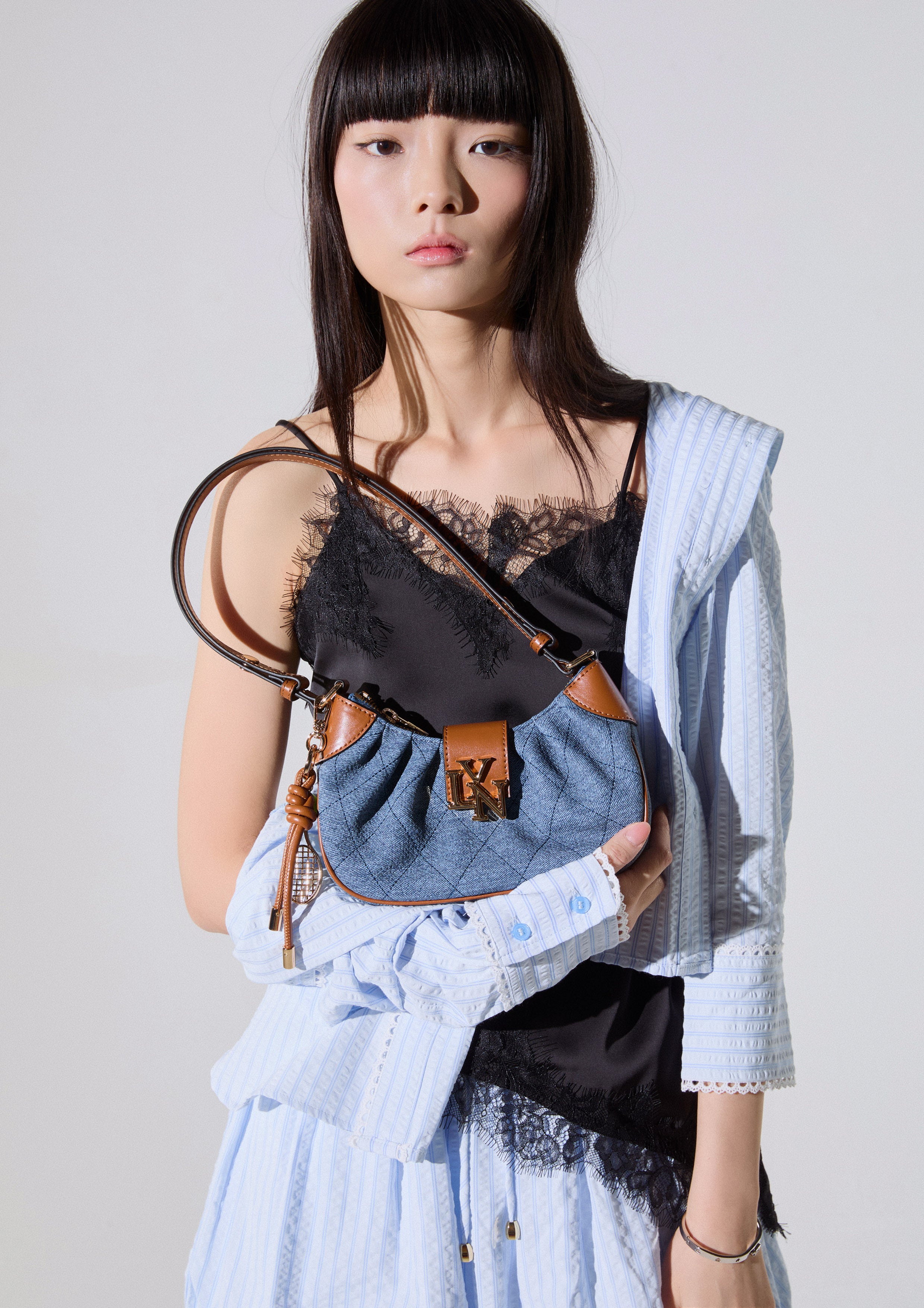 กระเป๋าสะพายไหล่ รุ่น Becky S Quilt