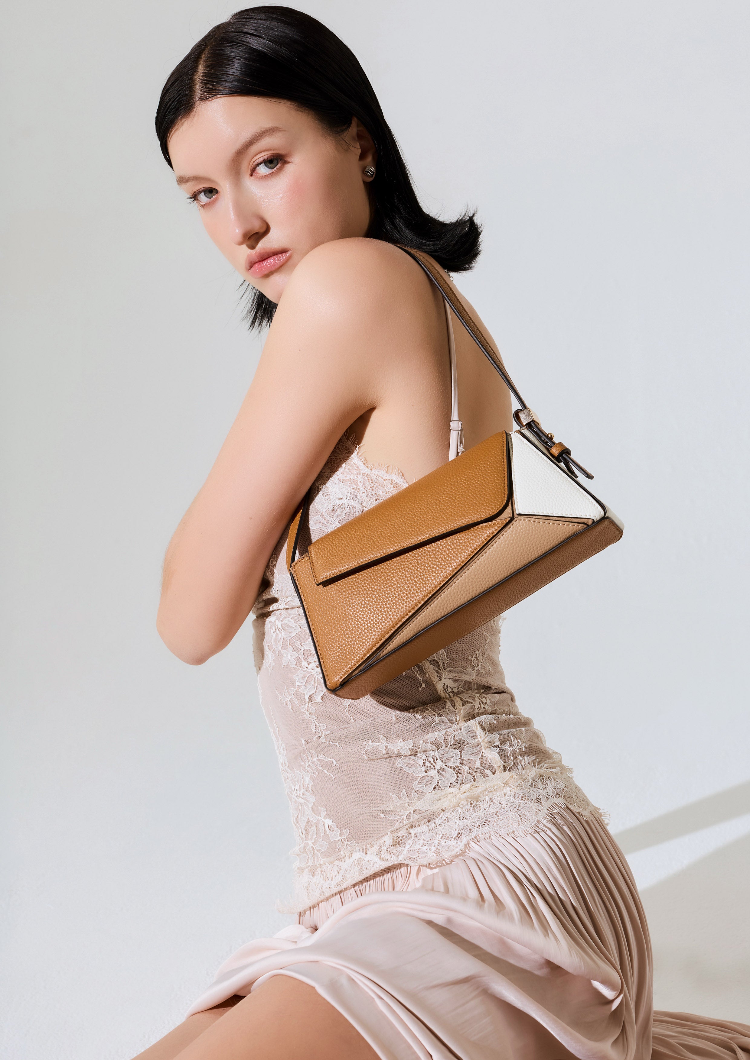Kokora Infinite S Shoulder Bag Brown