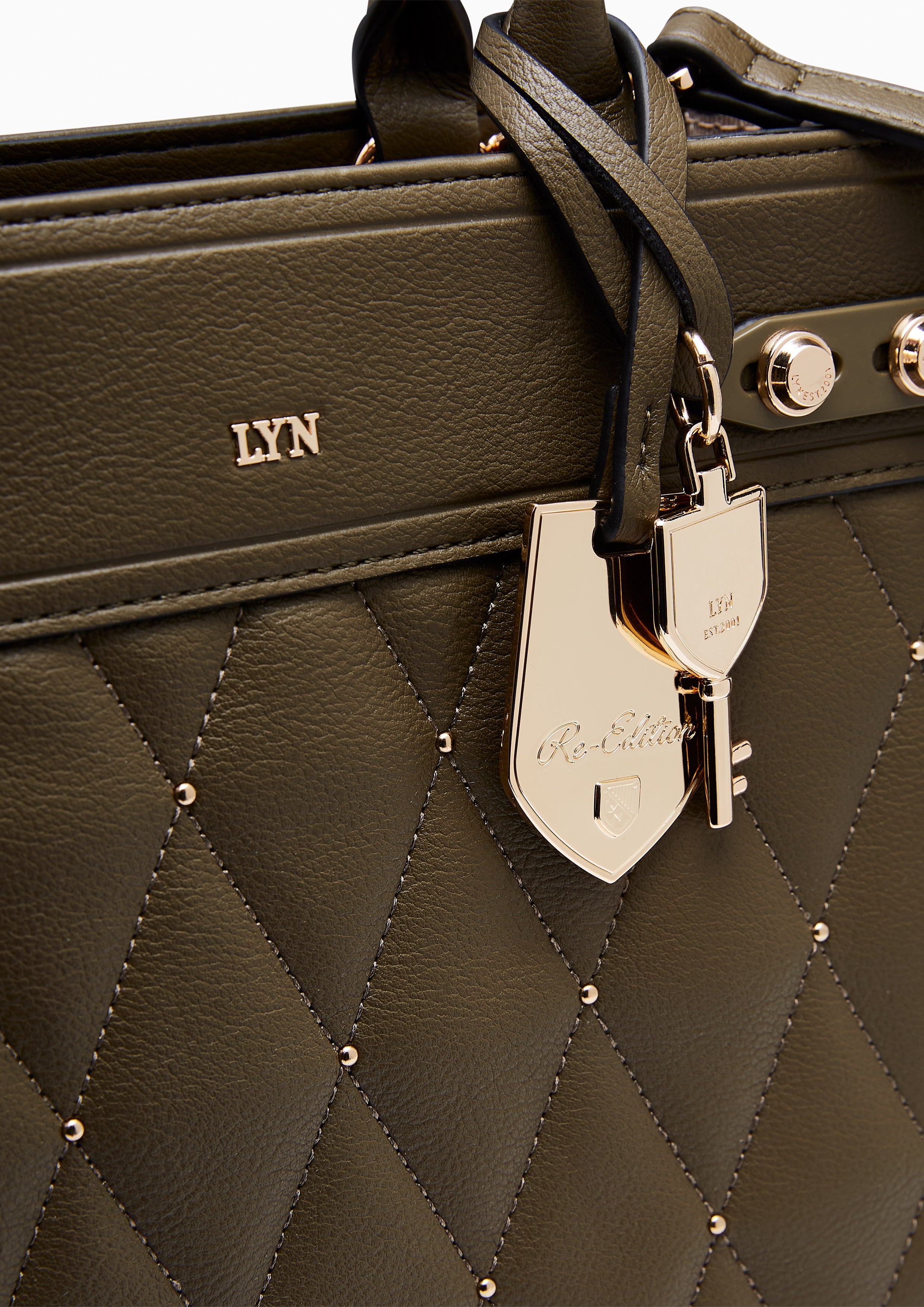 กระเป๋าถือ Hera Fineness M