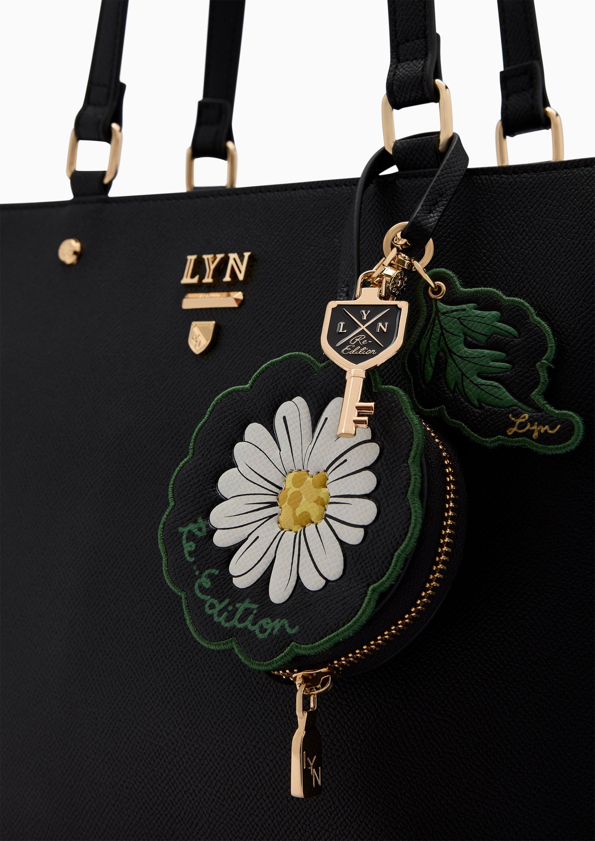 กระเป๋าโท้ท รุ่น Re-Edit Daisy Carina L