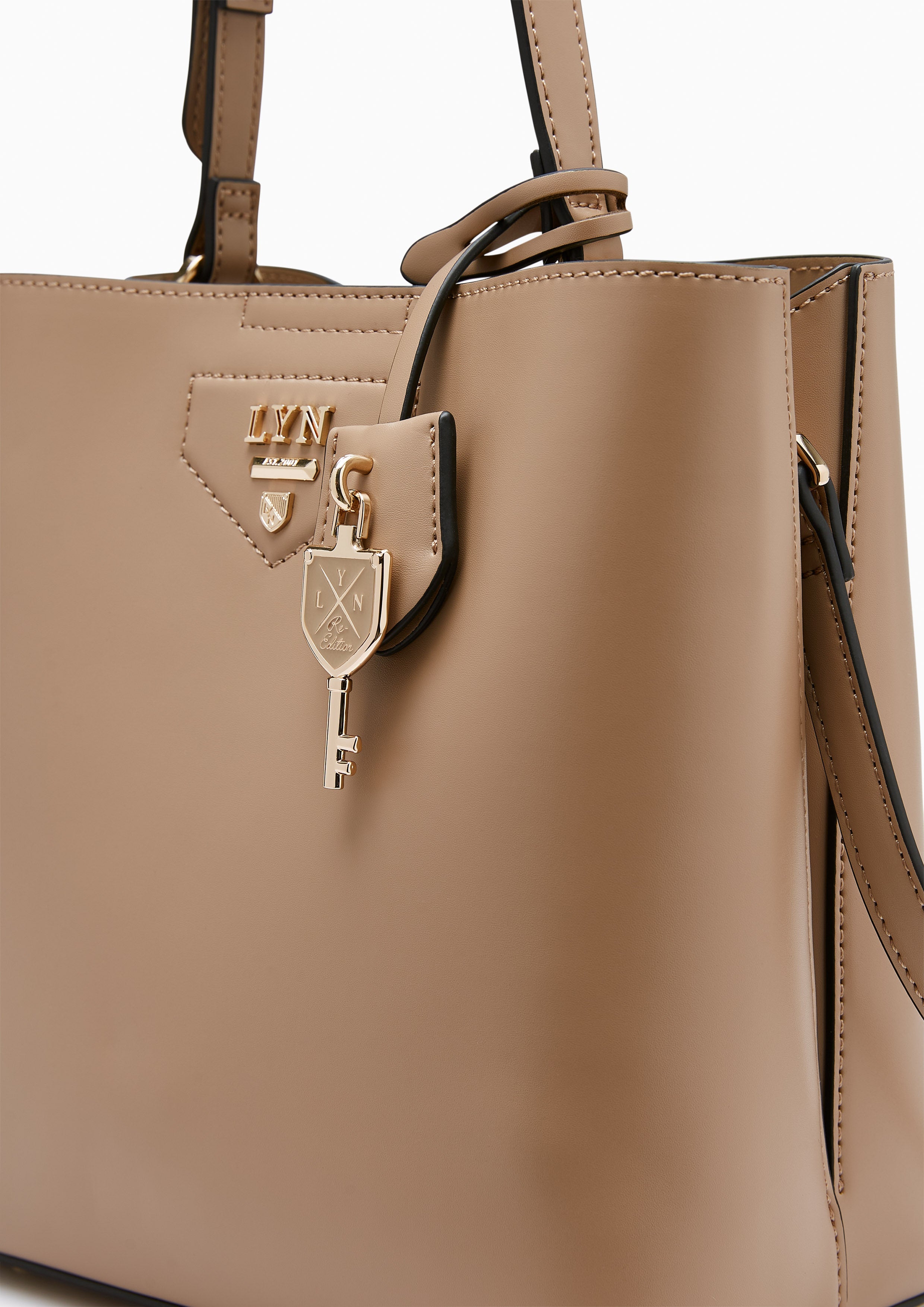 กระเป๋าทรงถัง Astraea M