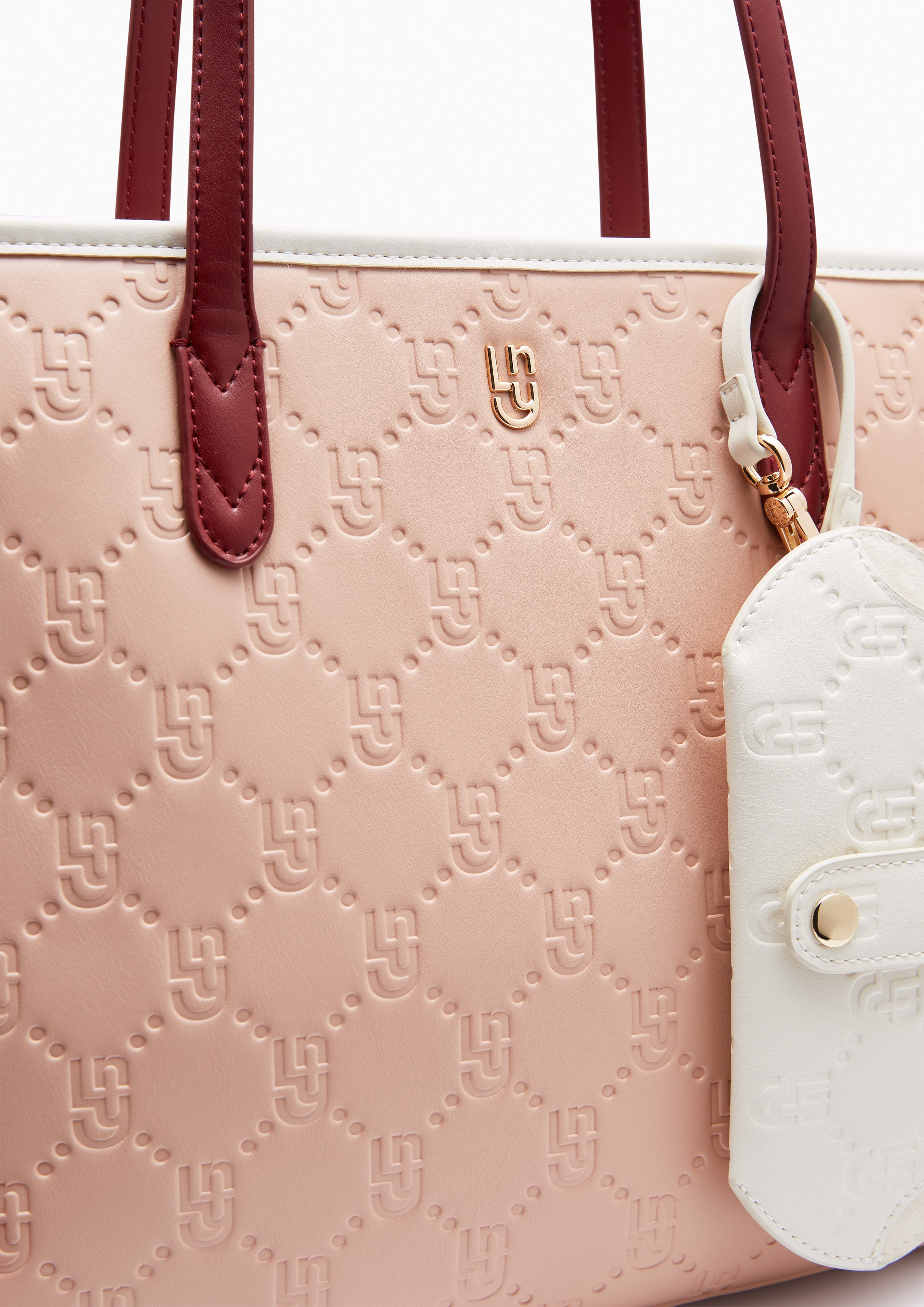 กระเป๋าโท้ท Brietta M Tote