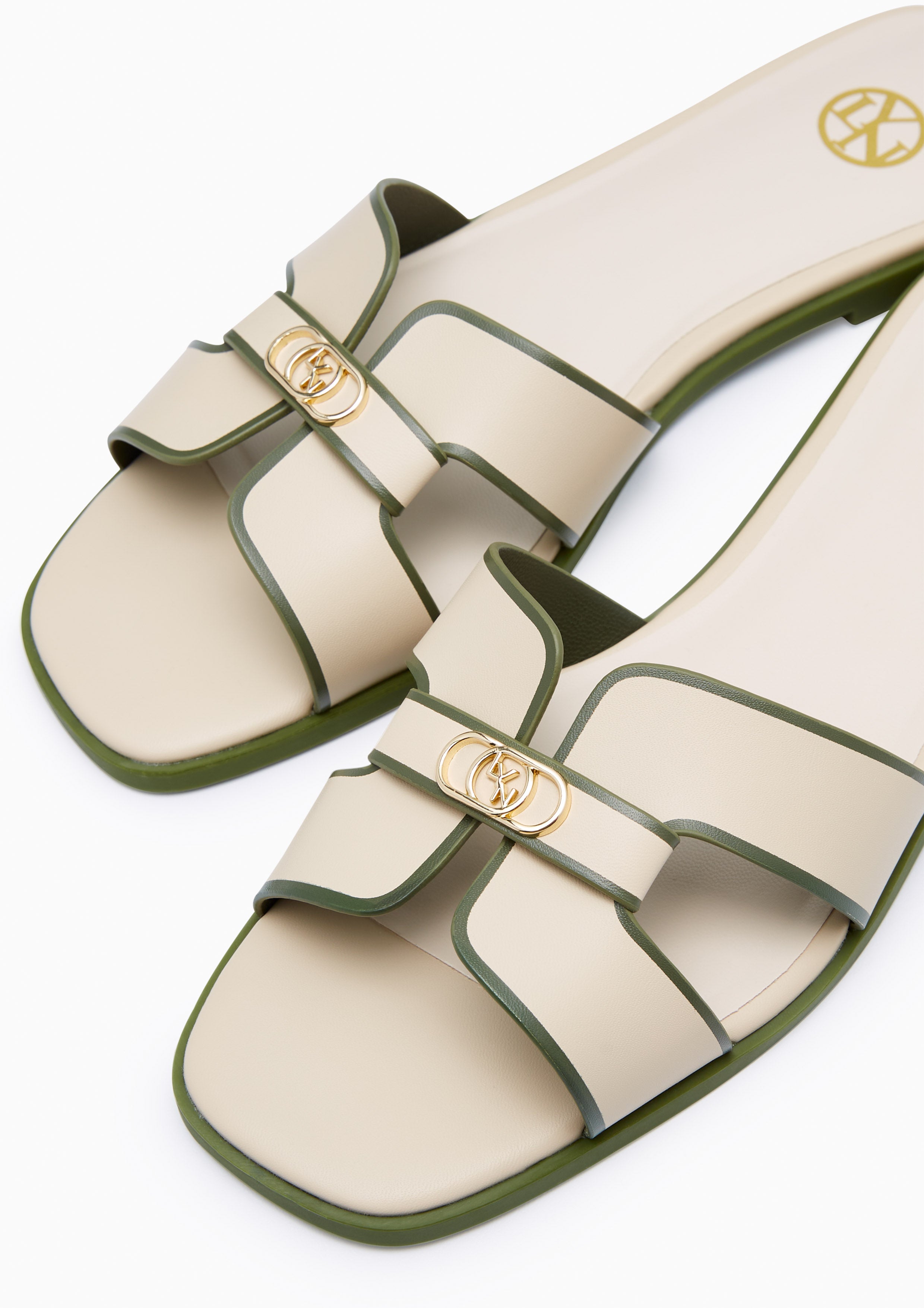 รองเท้าแตะ Hey'25