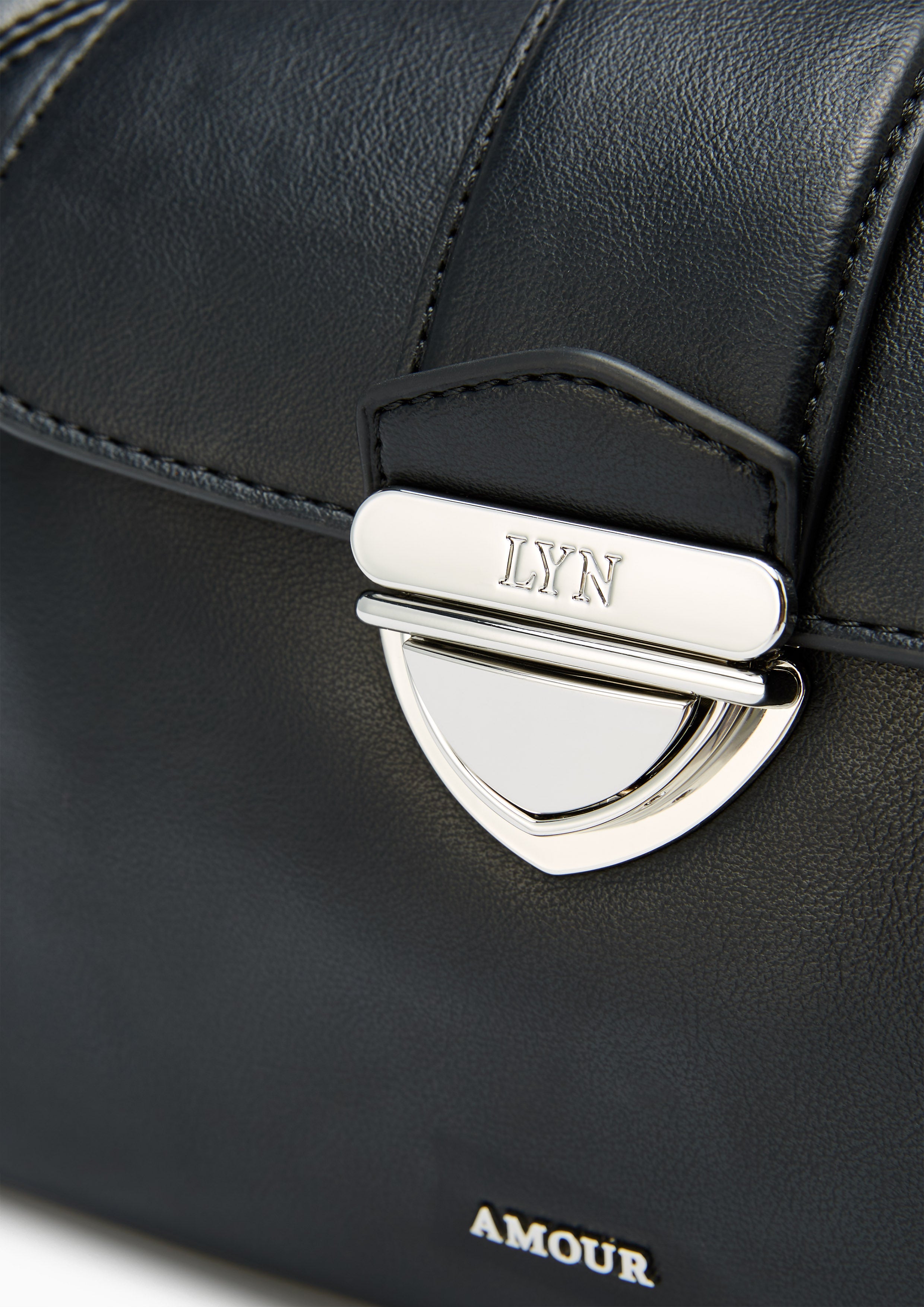 กระเป๋าสะพายไหล่ Riga M