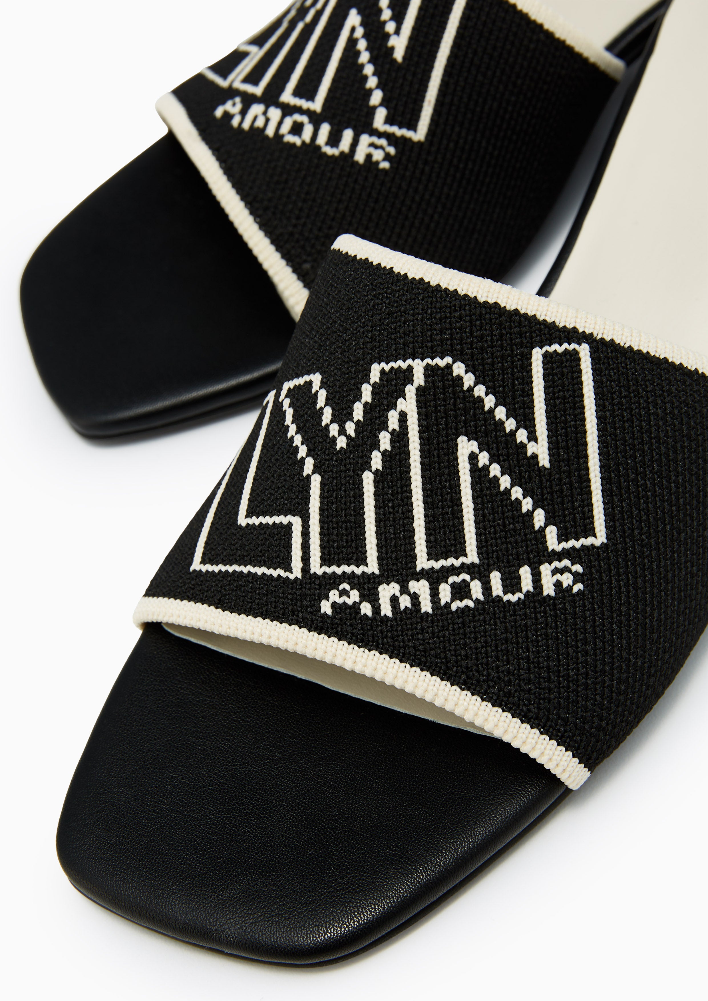 รองเท้าส้นเตี้ย Sky