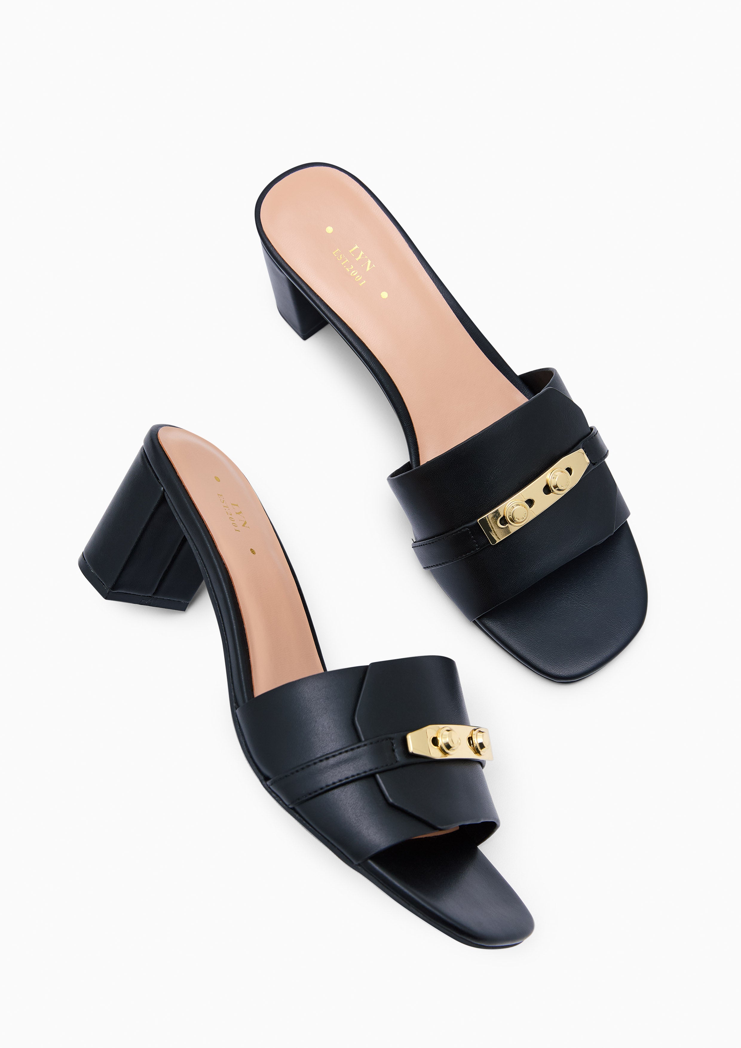 รองเท้าส้นกลางแบบสวม Master Mid