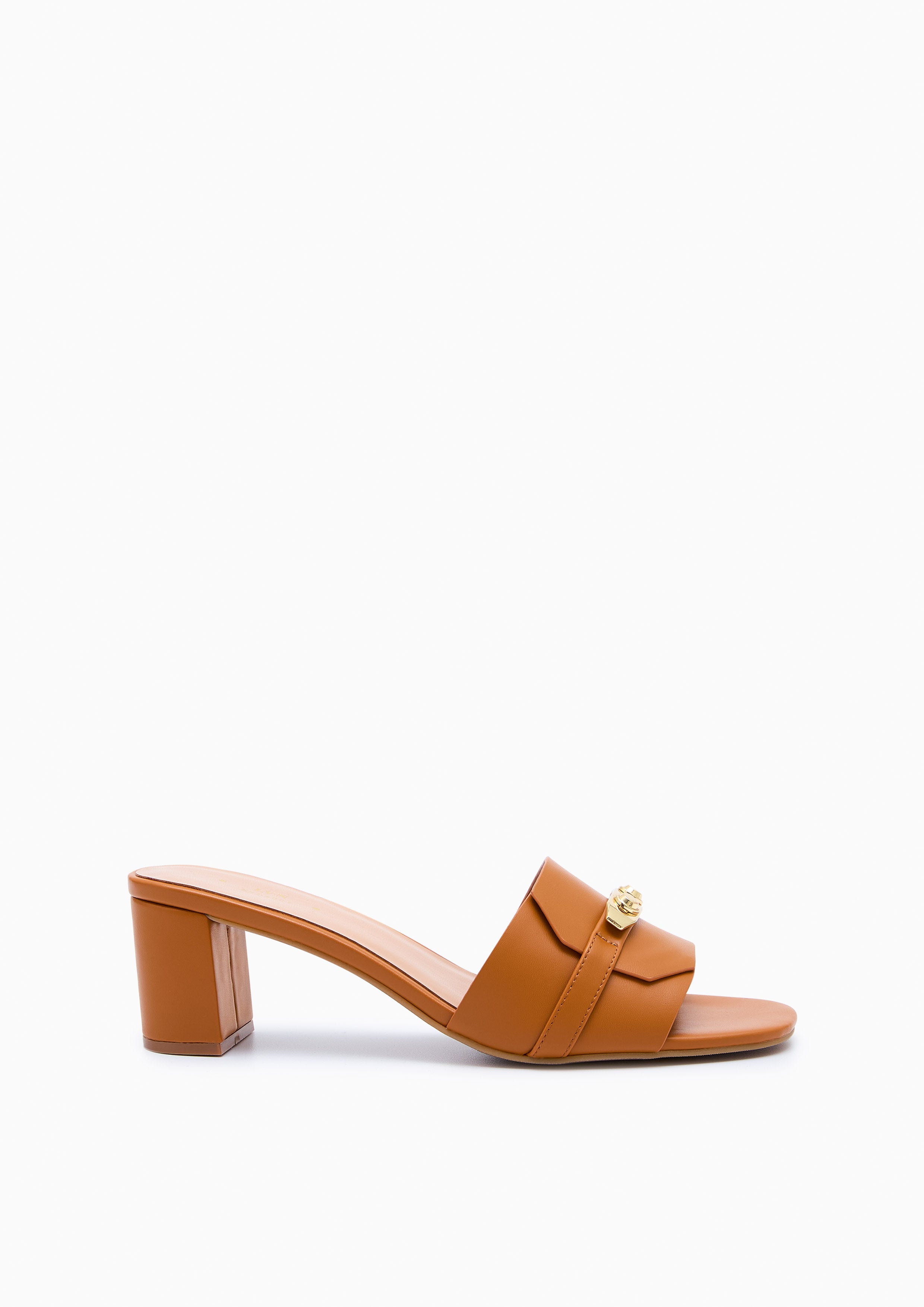 รองเท้าส้นกลางแบบสวม Master Mid