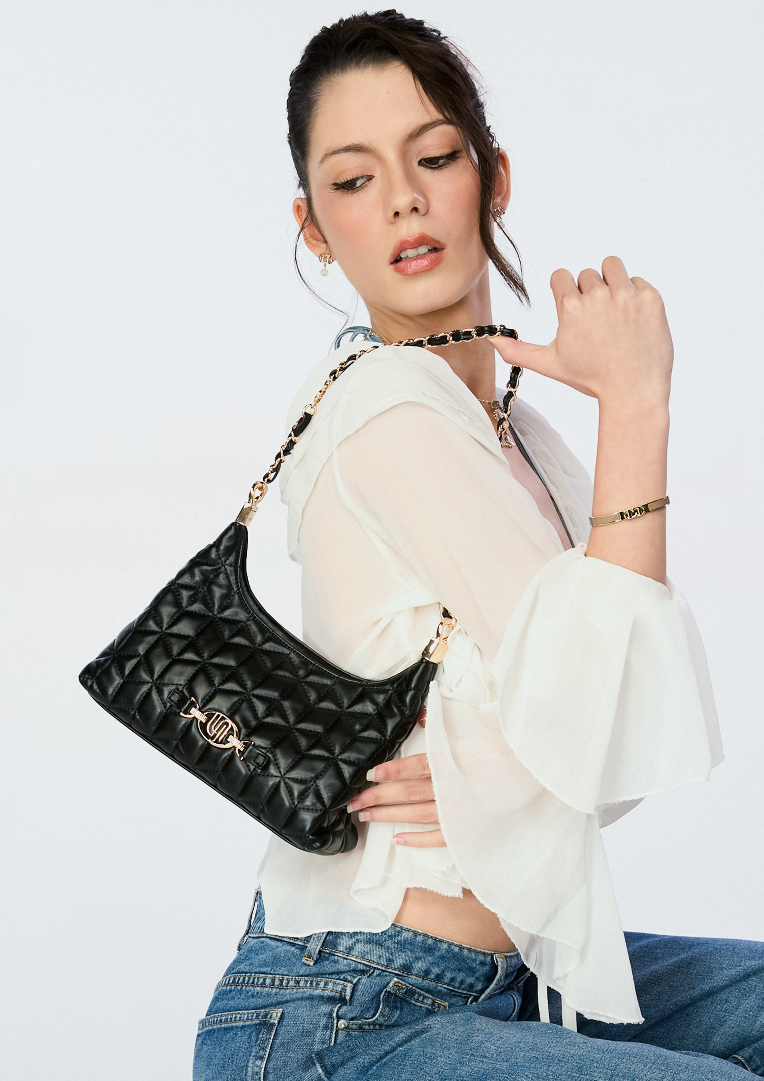 กระเป๋าสะพายไหล่ Madison Infinite