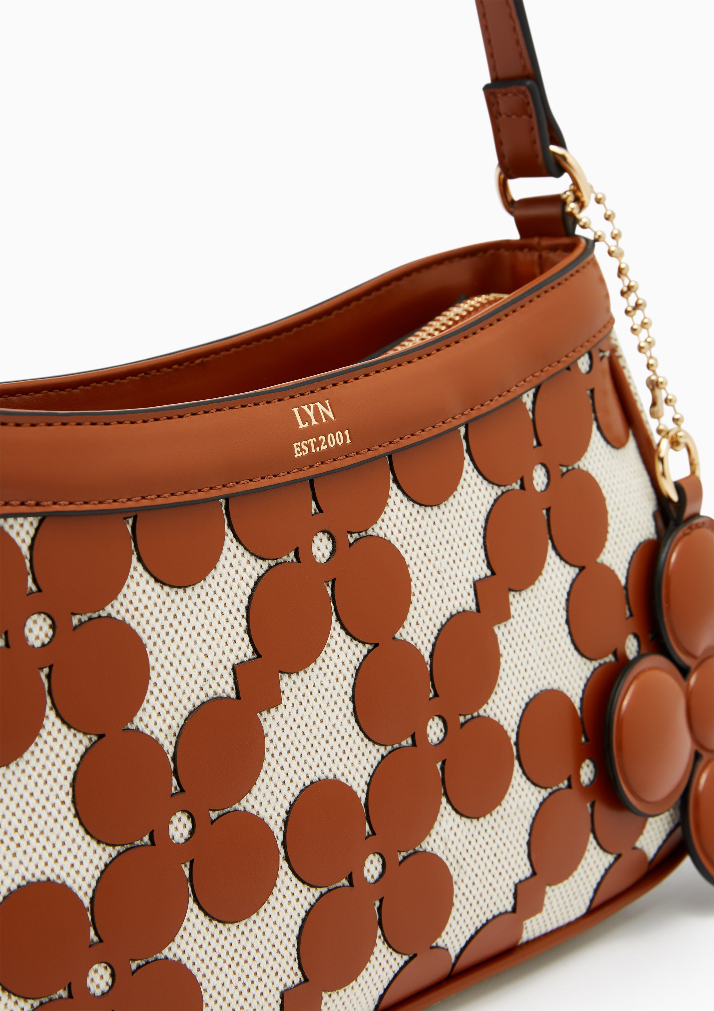 กระเป๋าสะพายไหล่ Corey