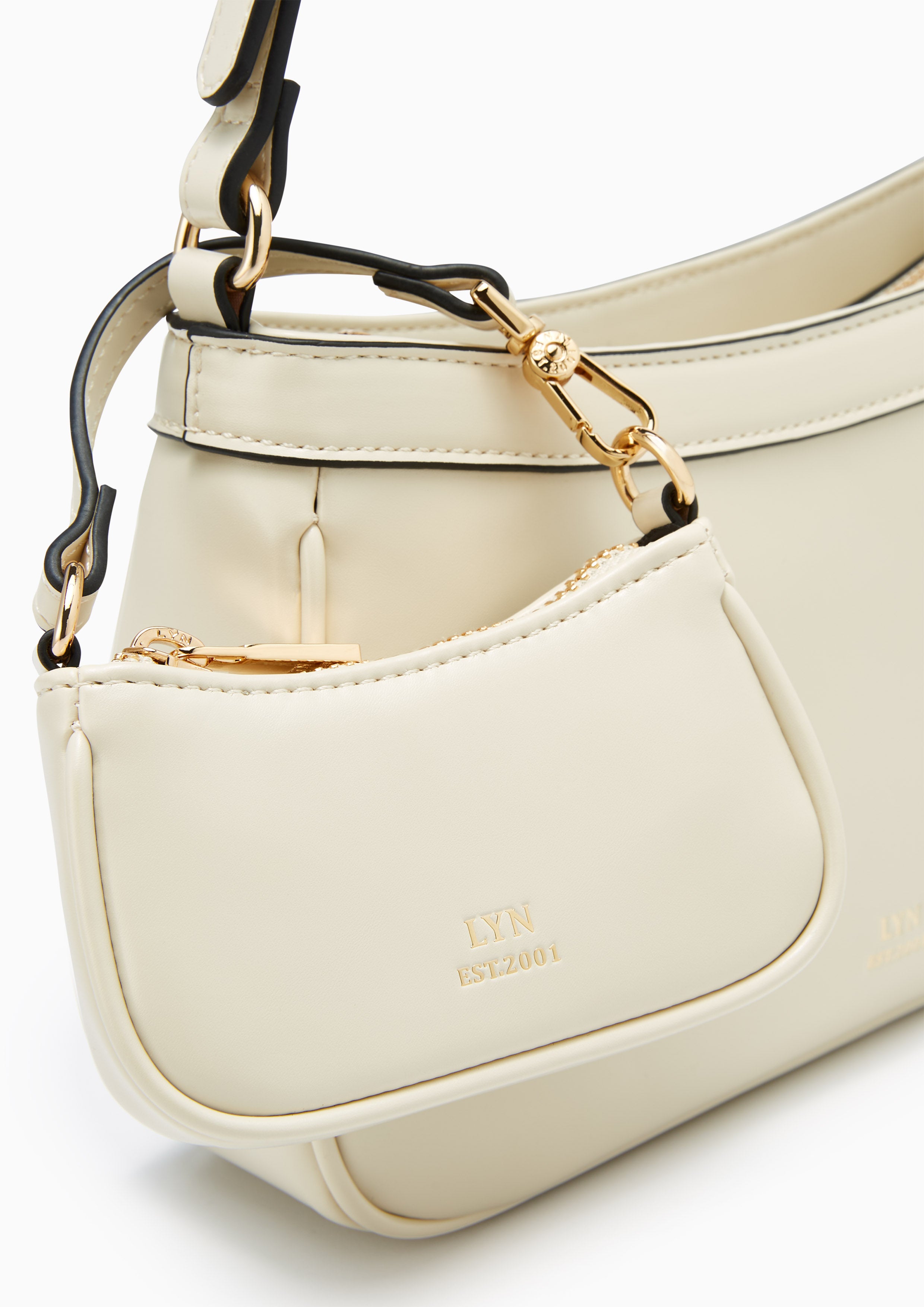 กระเป๋าสะพายไหล่ Corey