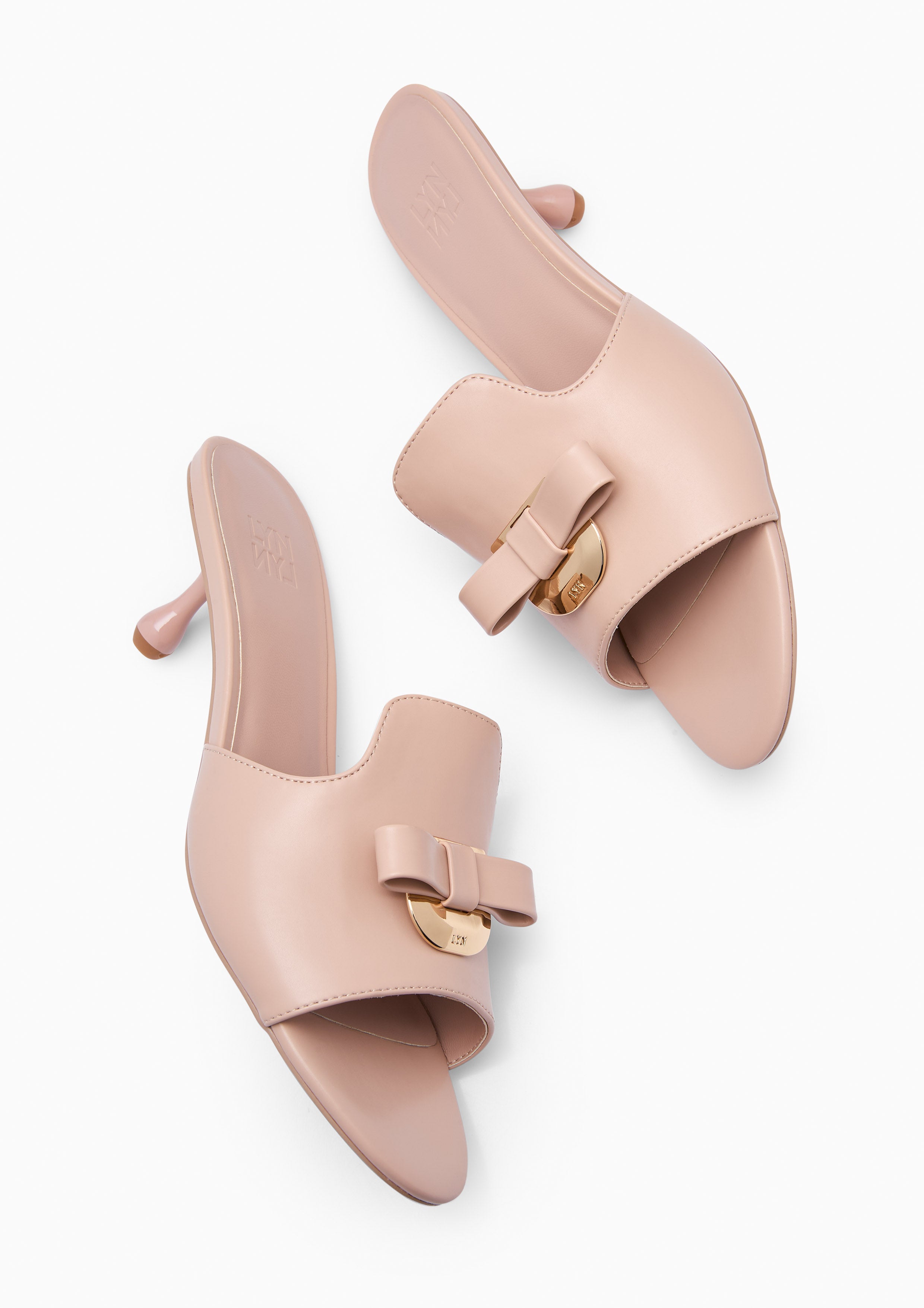 รองเท้าส้นสูง Mug