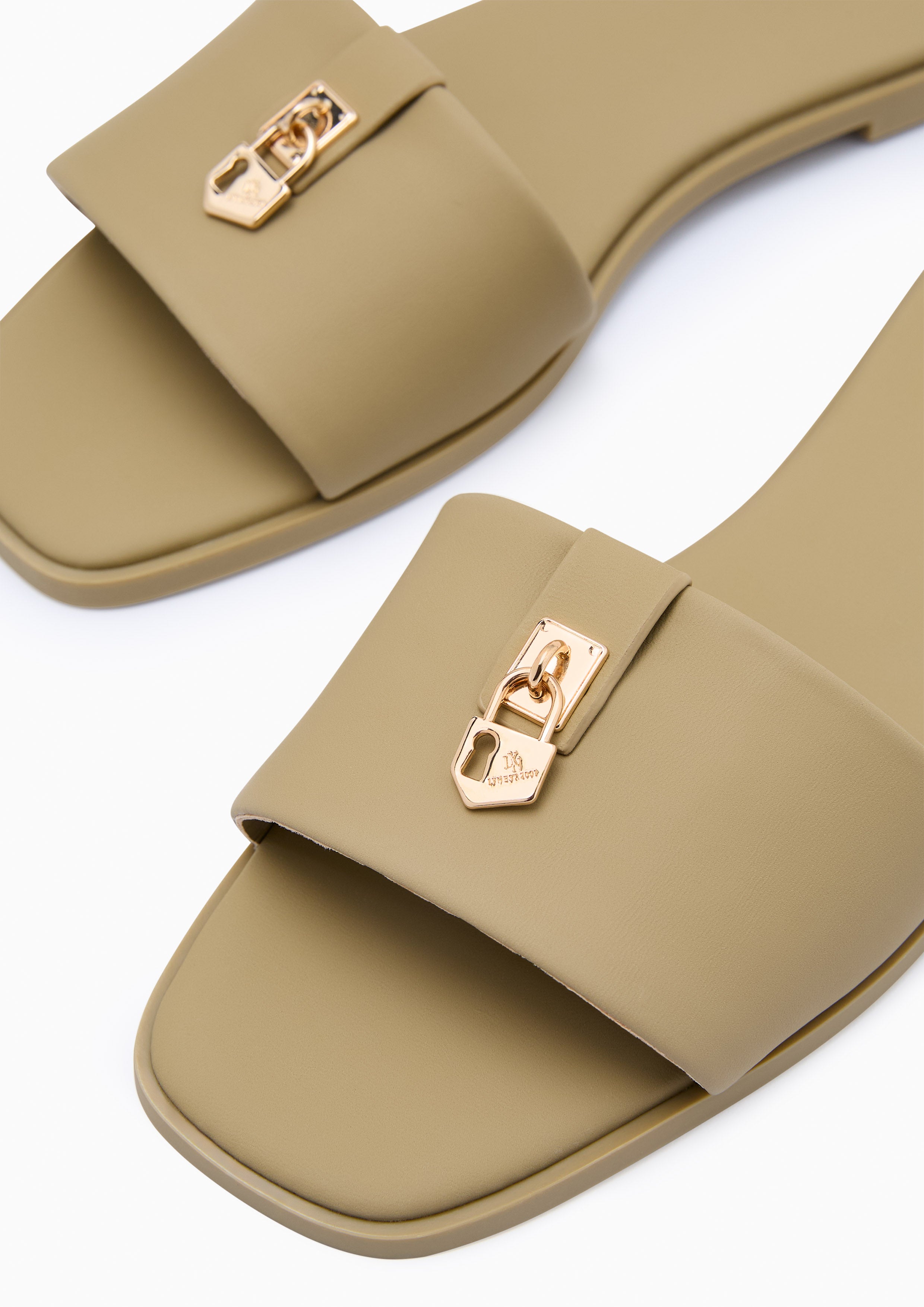 รองเท้าแตะ Neutra