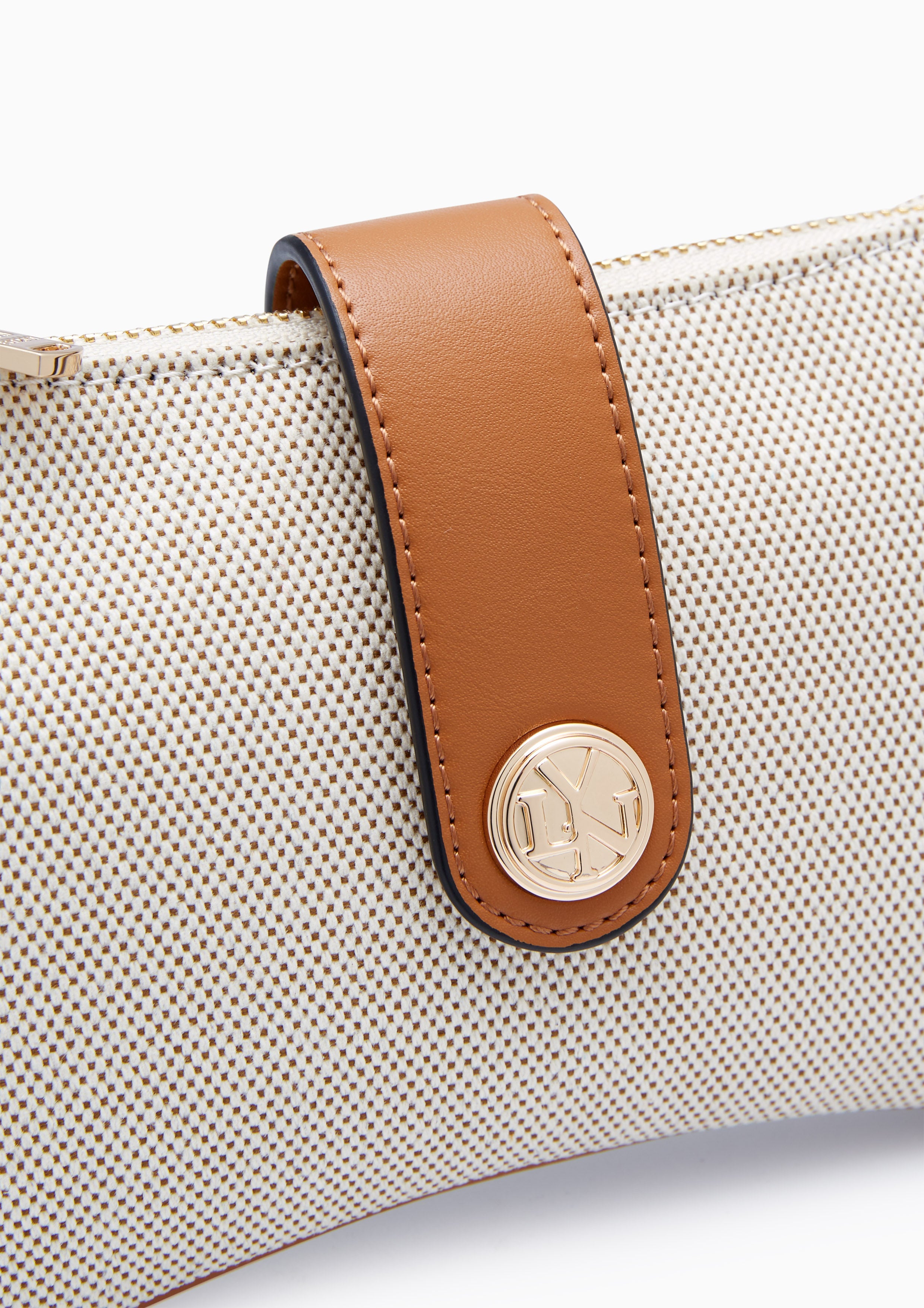 Montae Wristlet Brown