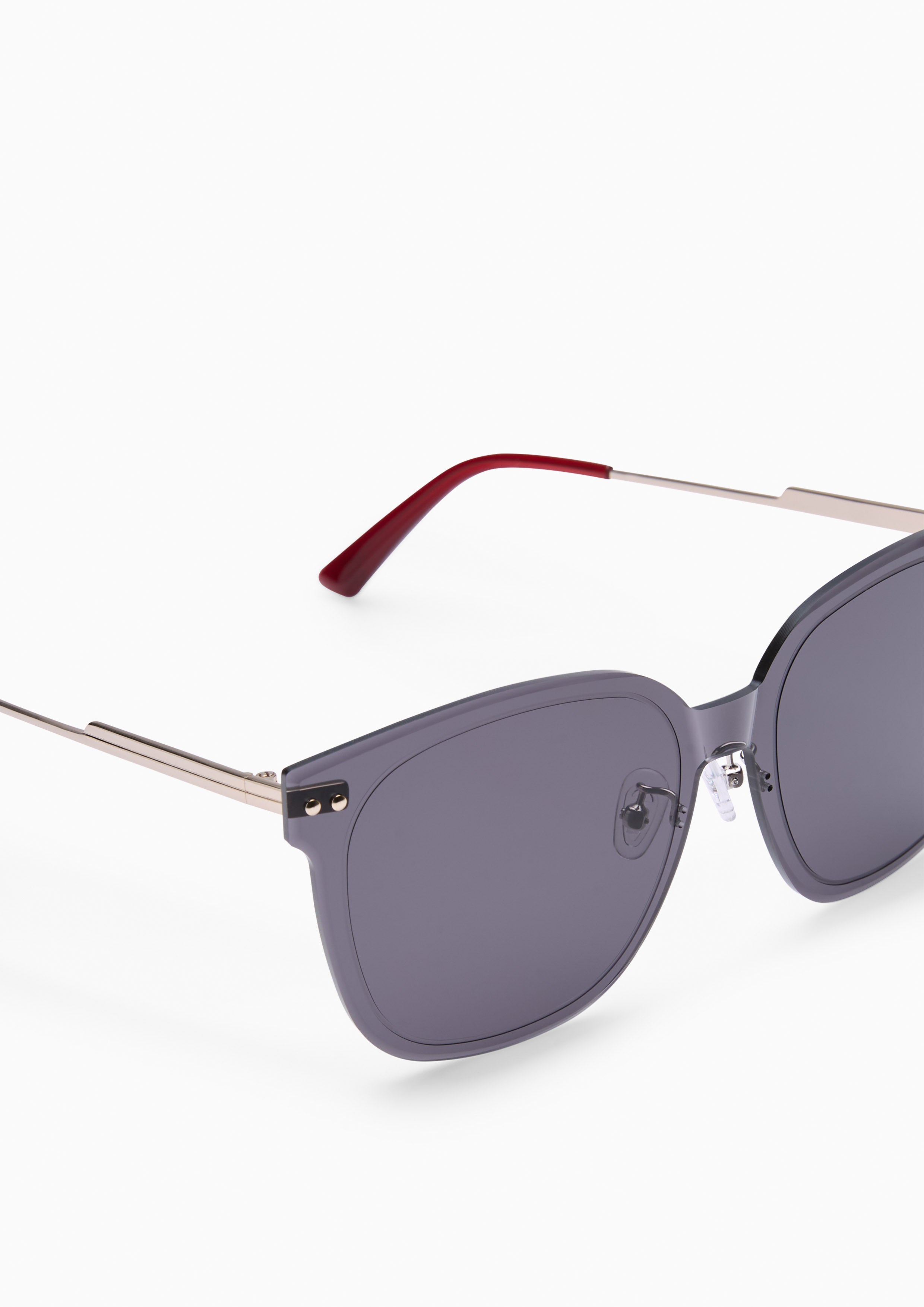 แว่นกันแดด Hazel