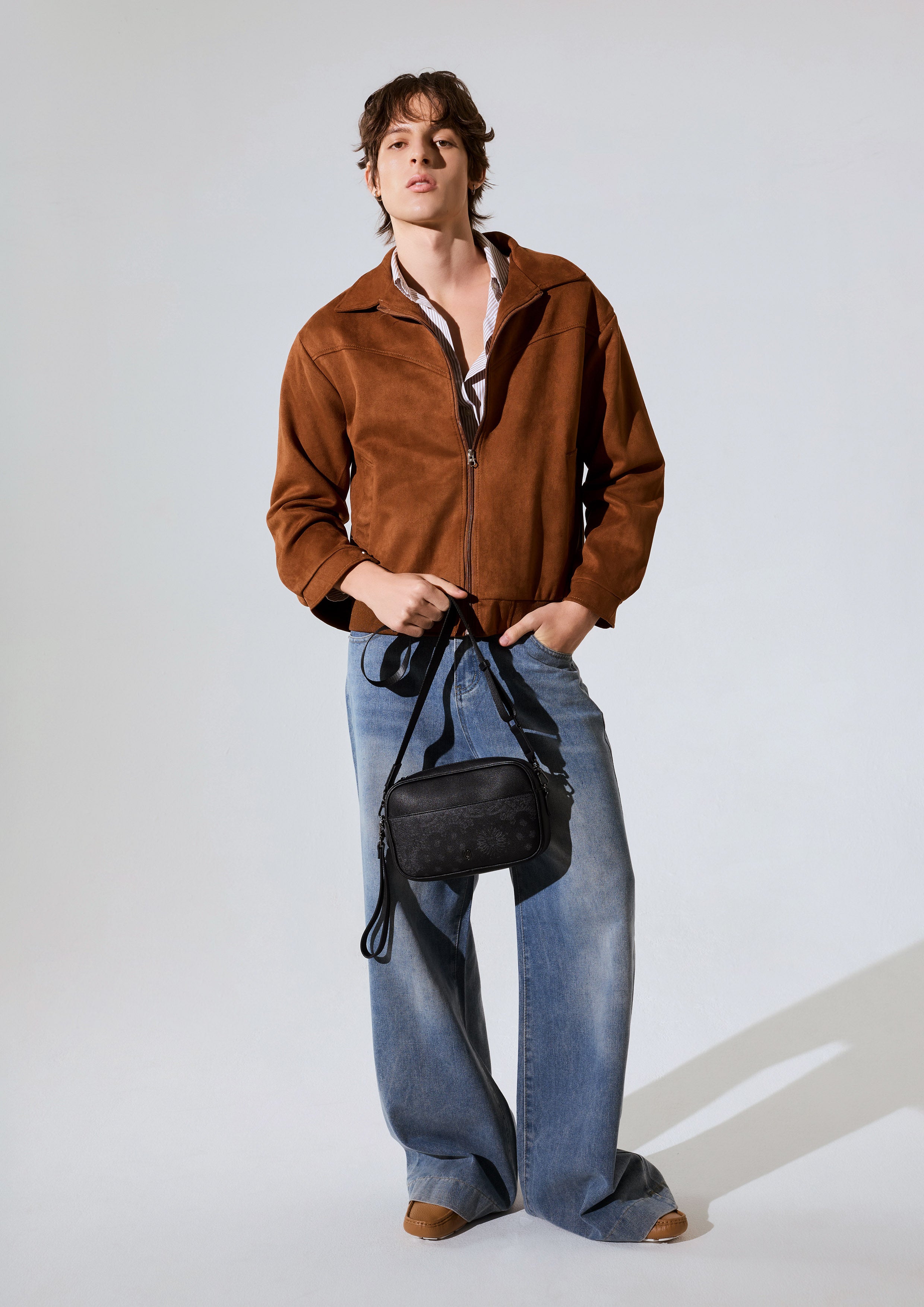 กระเป๋าสะพายข้าง รุ่น Woody Infinite M