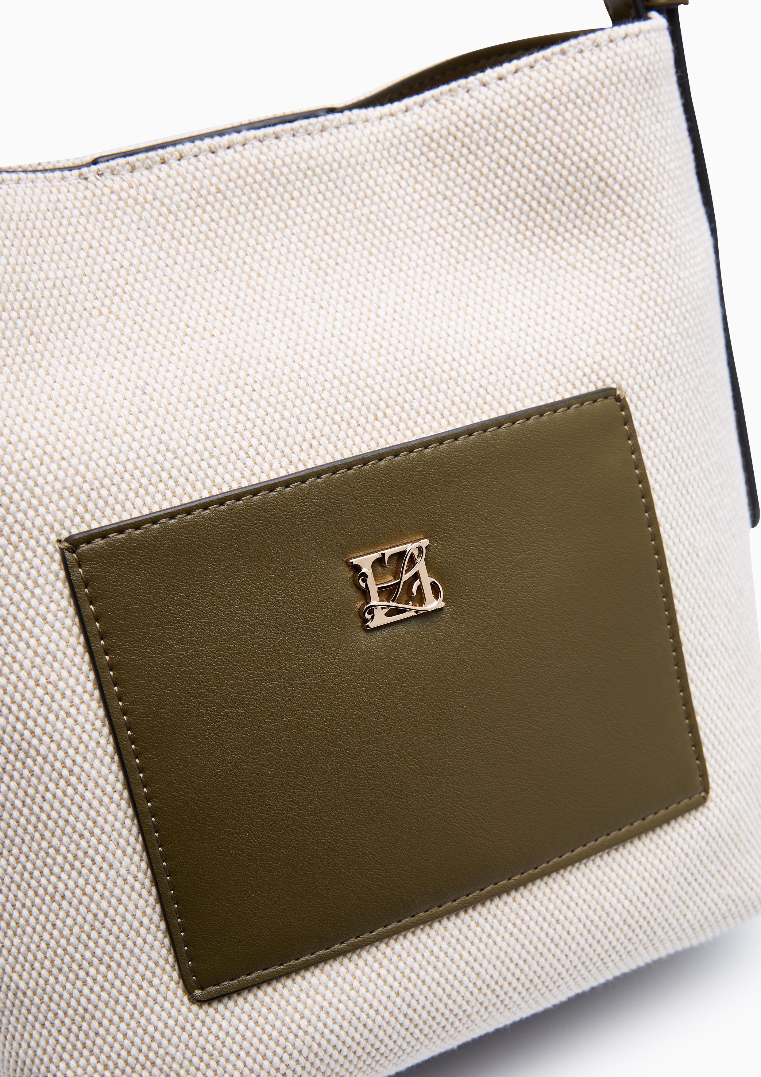 กระเป๋าทรงถัง Pilar S