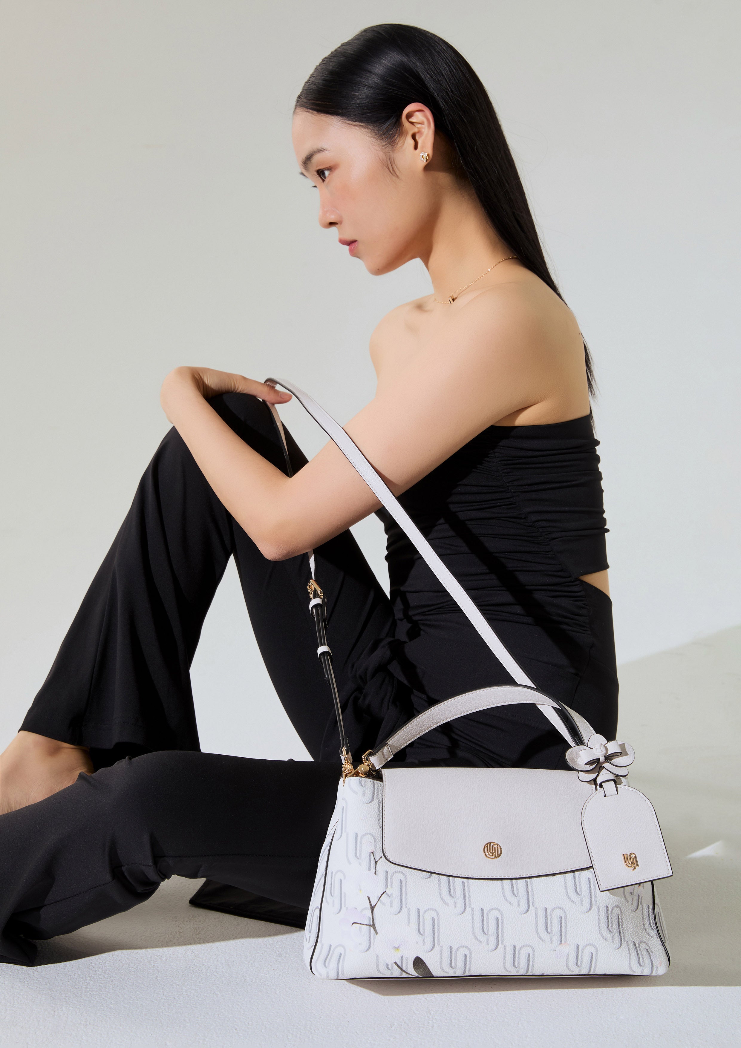 กระเป๋าถือ Ivy Infinite M