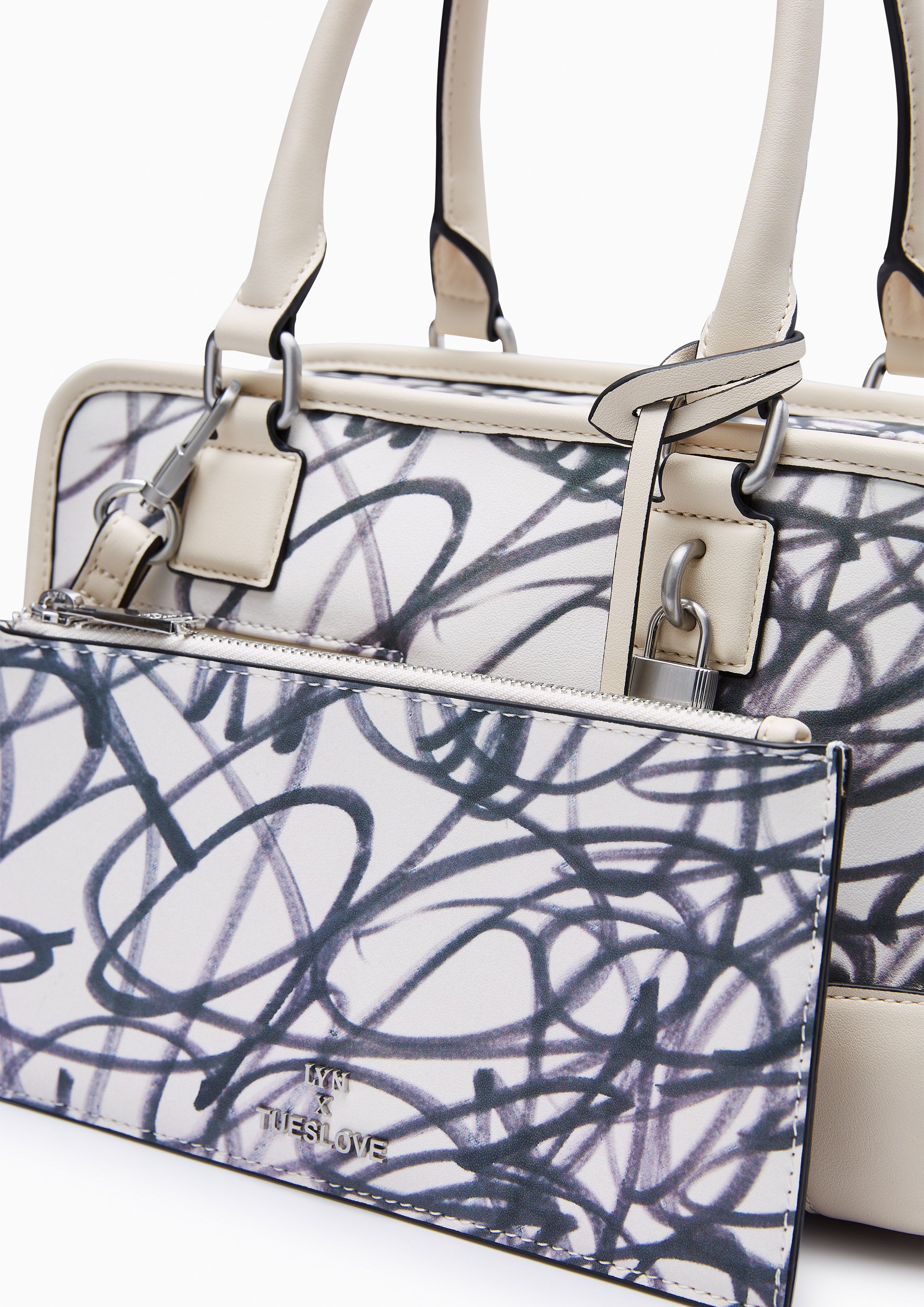 Signature Tue Love S Bag Ivory