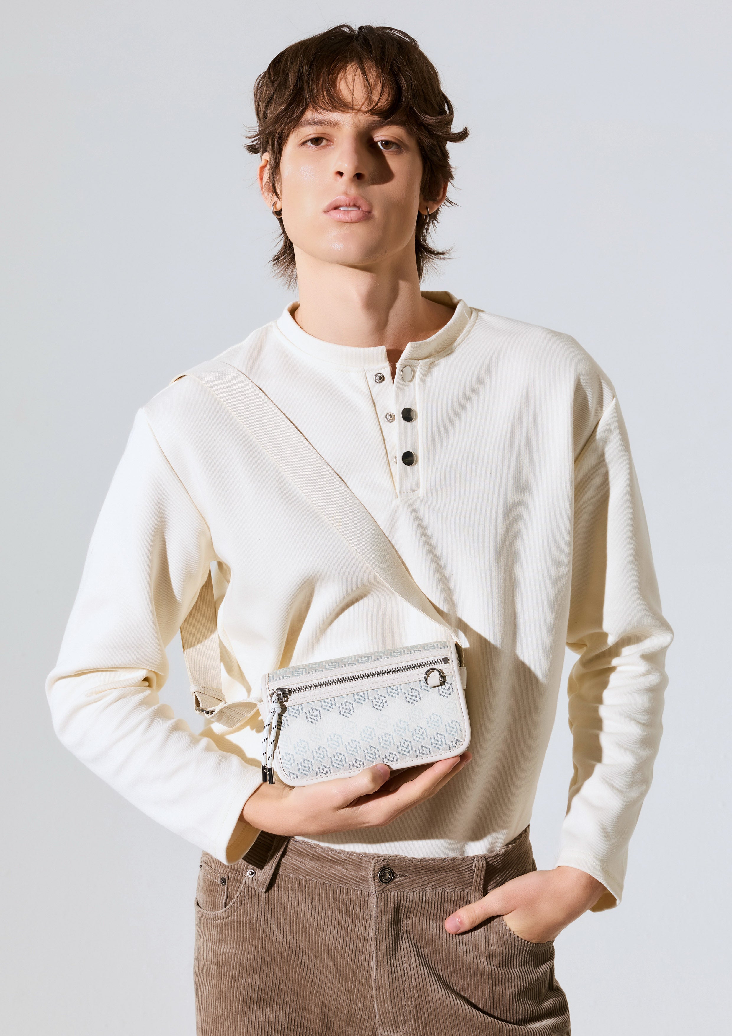 กระเป๋าสะพายข้าง รุ่น Jacob Infinite