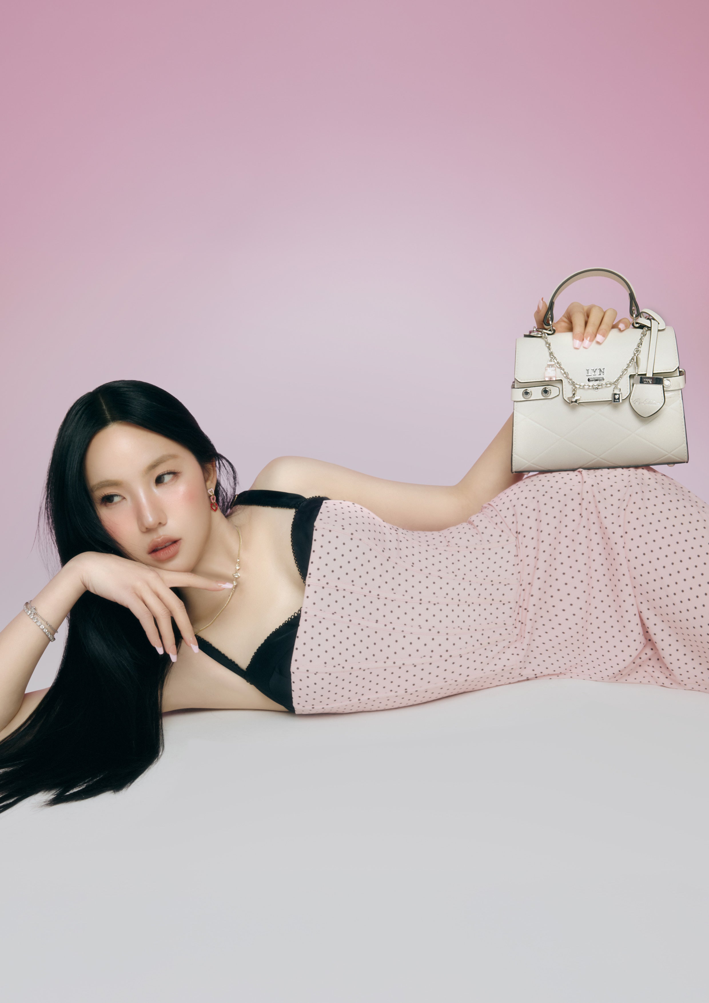 กระเป๋าถือ รุ่น Perfume Finesss