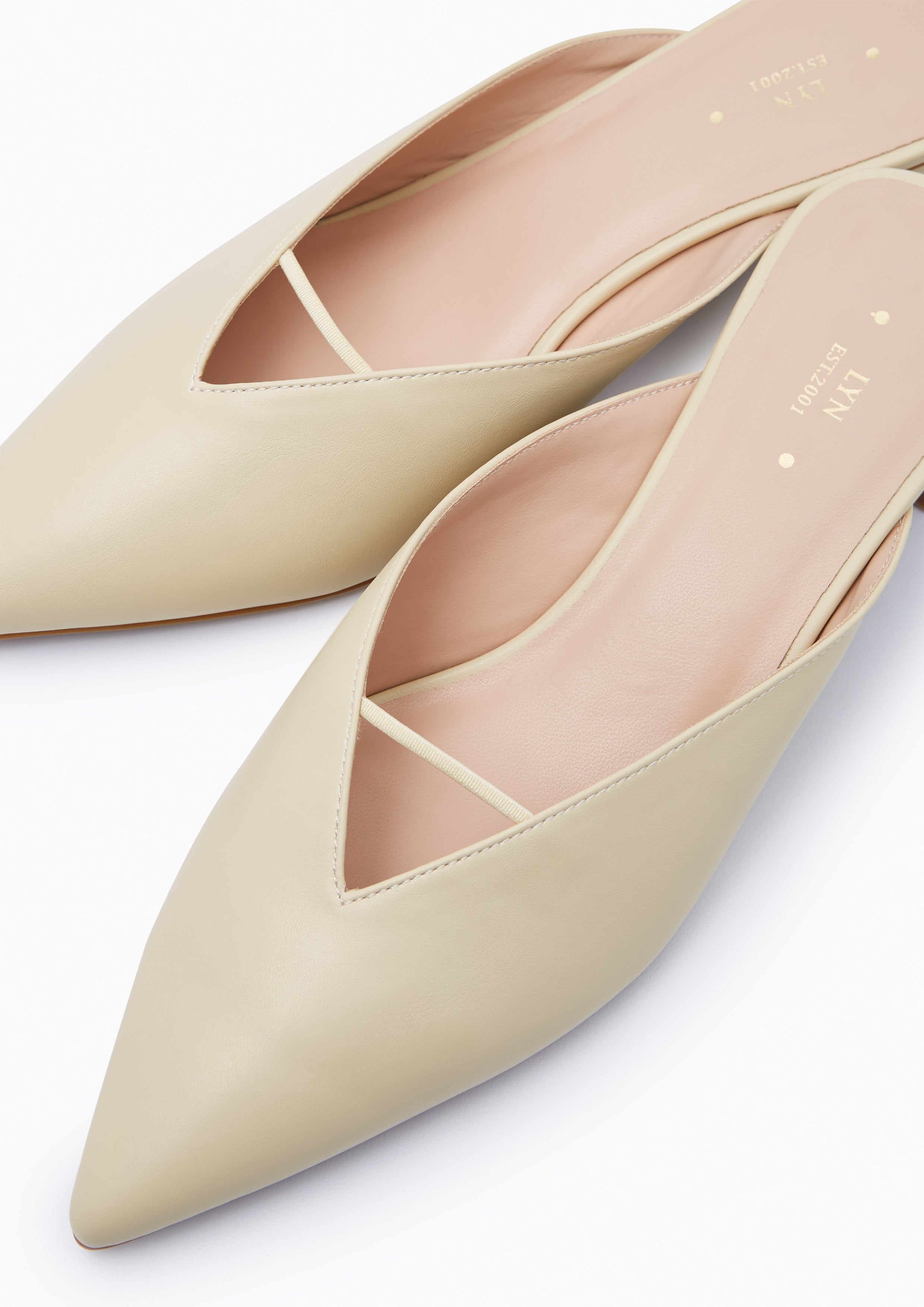 Kind Pointed Mule Shoes Beige