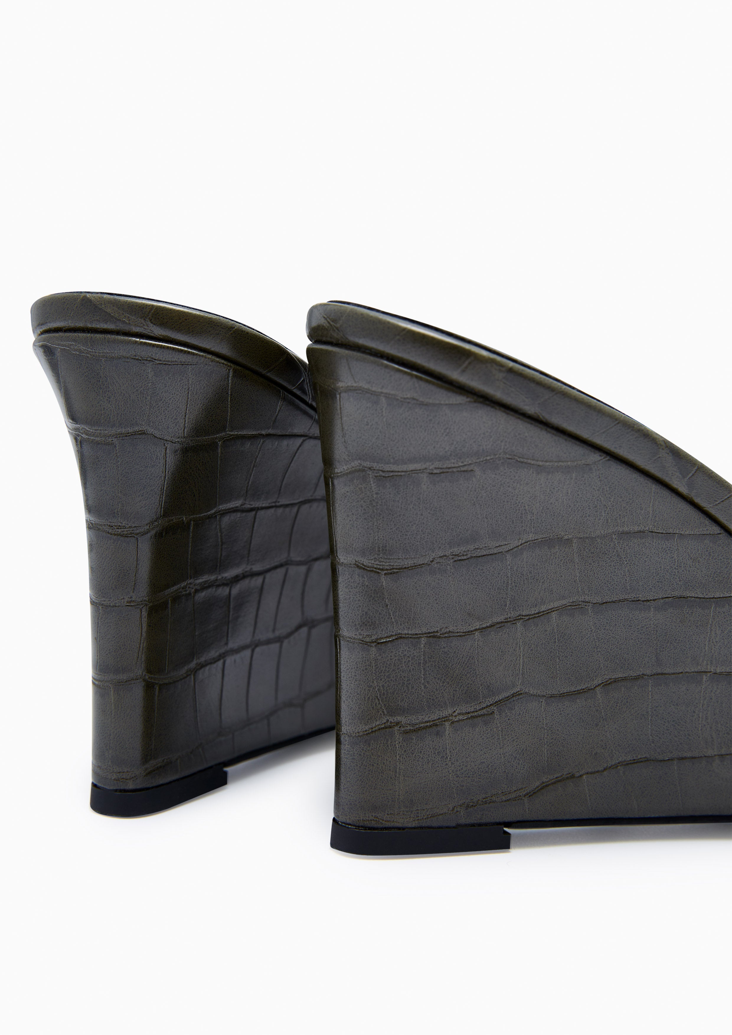 รองเท้าส้นเตารีดเปิดหน้า Trixie