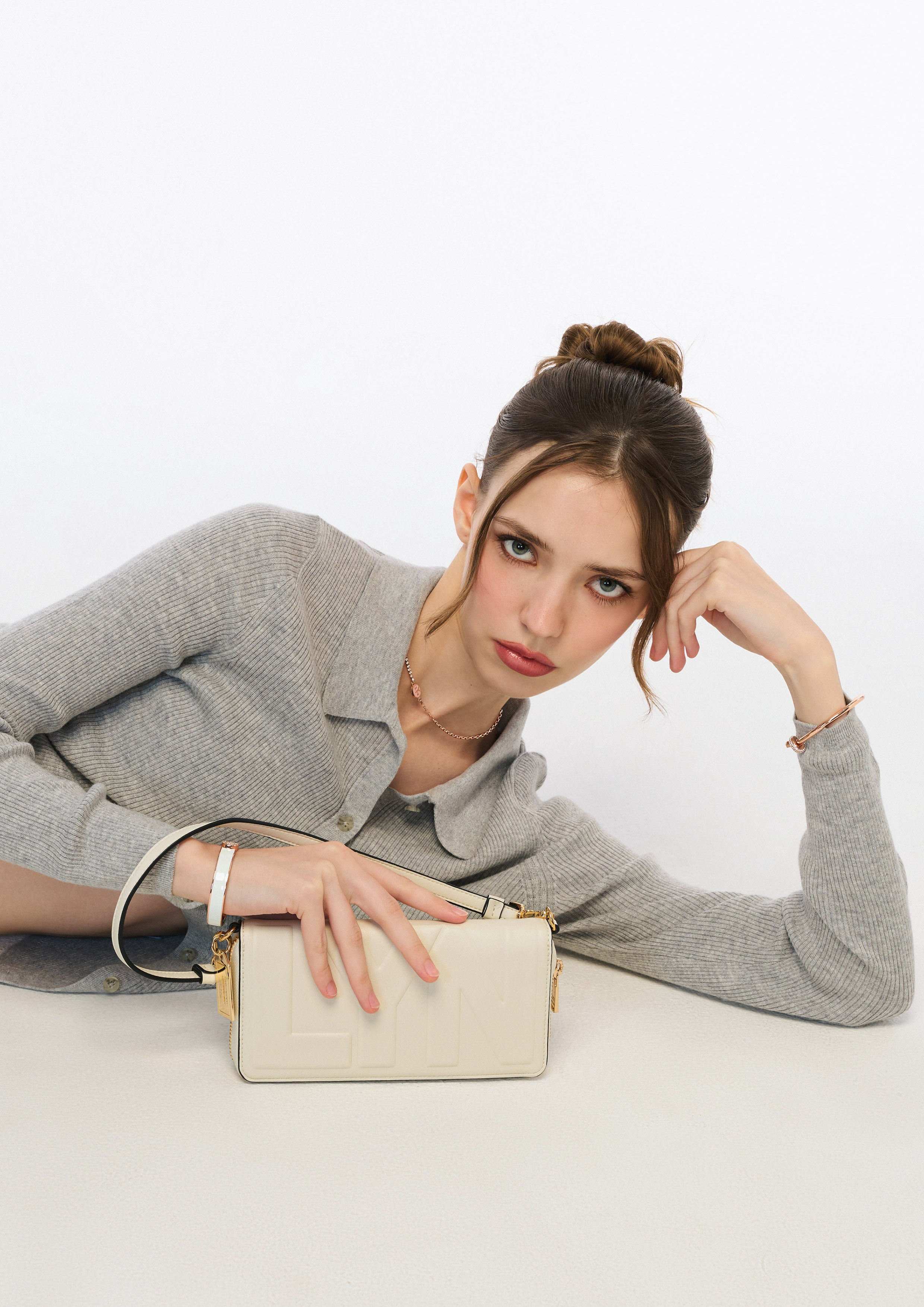 กระเป๋าสตางค์สะพายข้าง Greda