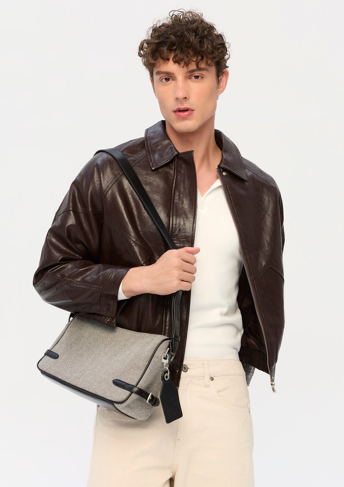 Othello Infiniteinite M Shoulder Bag Black