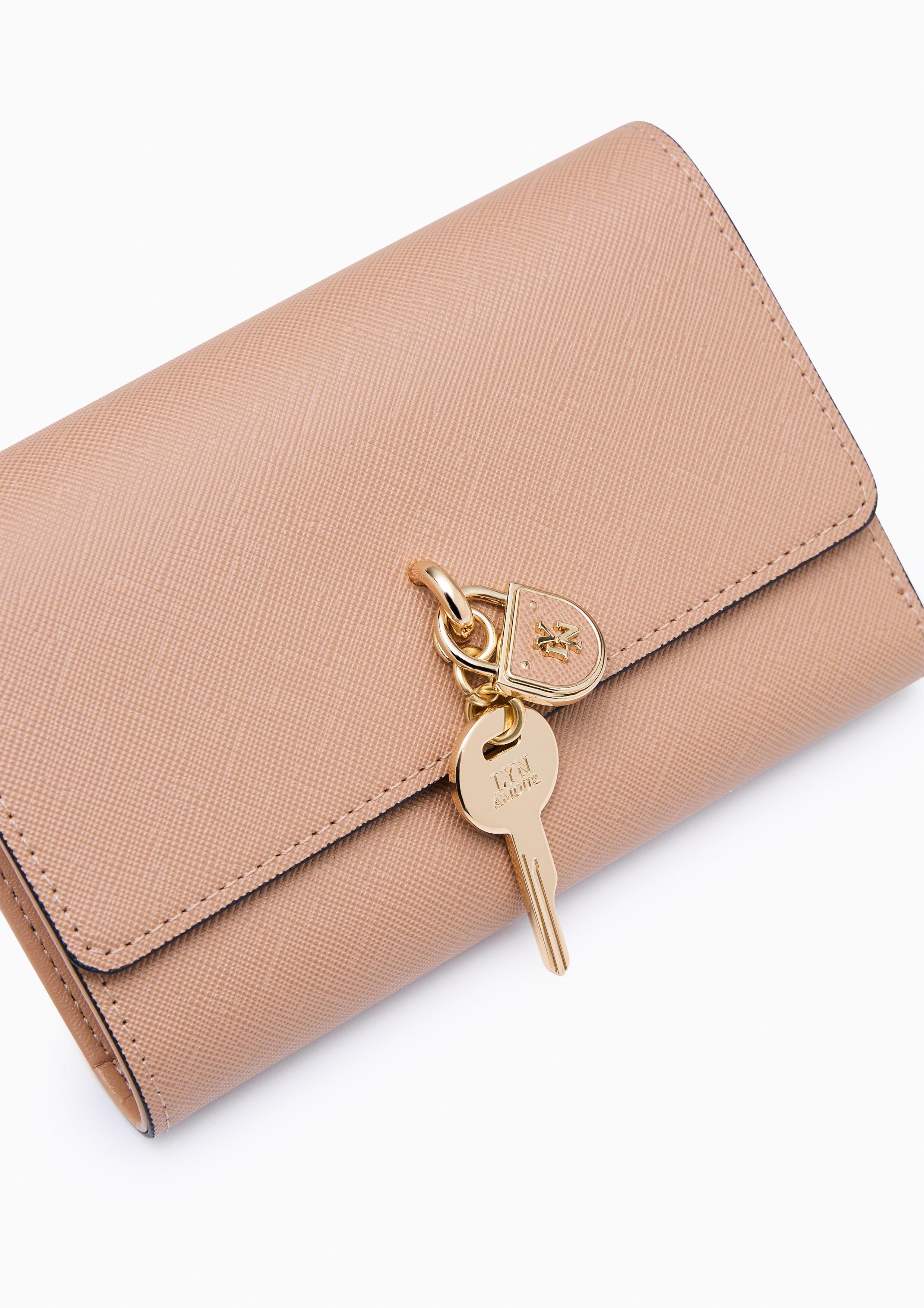 กระเป๋าสตางค์ใบสั้น รุ่น Addison Flap Semi Wallet