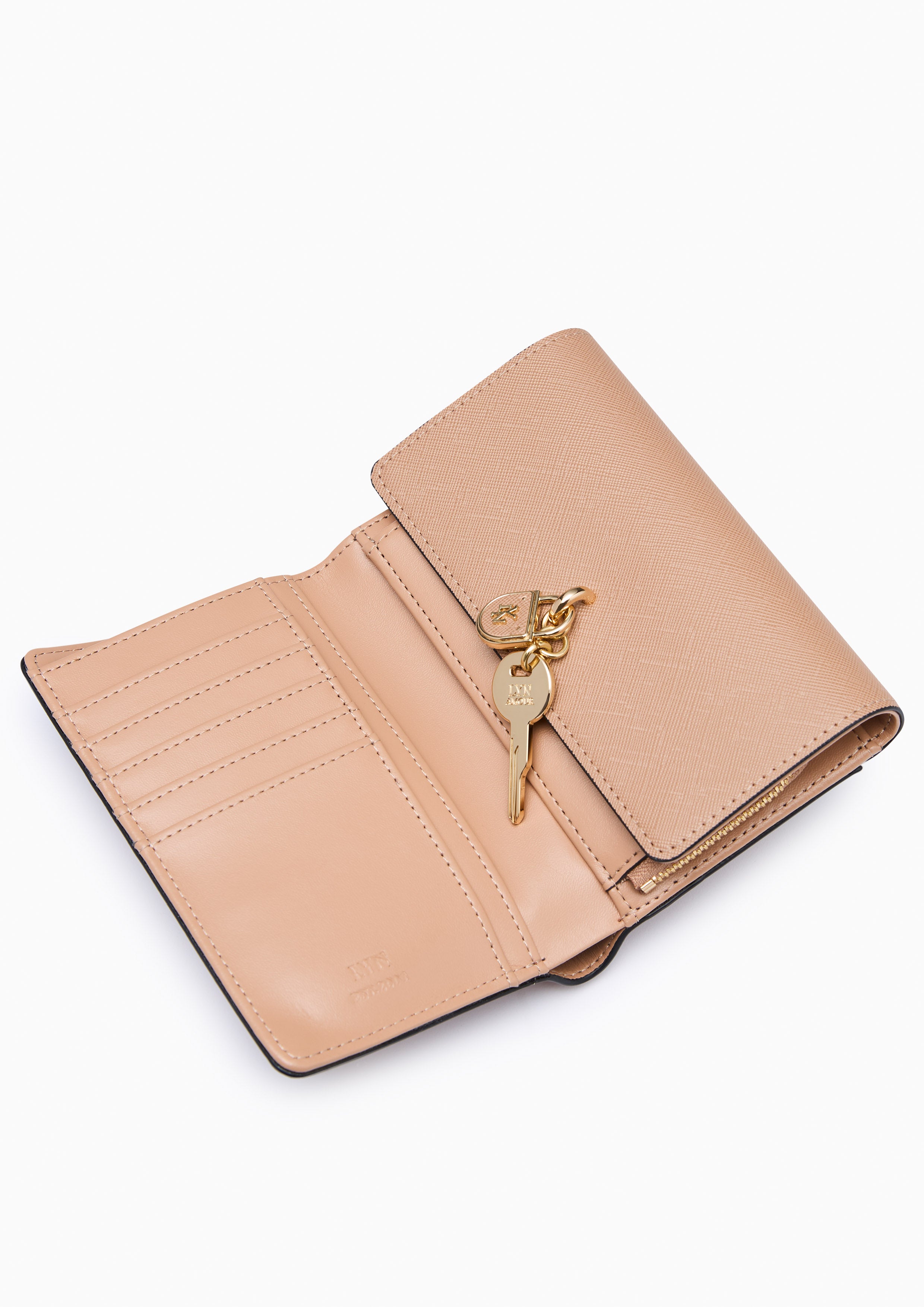 กระเป๋าสตางค์ใบสั้น รุ่น Addison Flap Semi Wallet