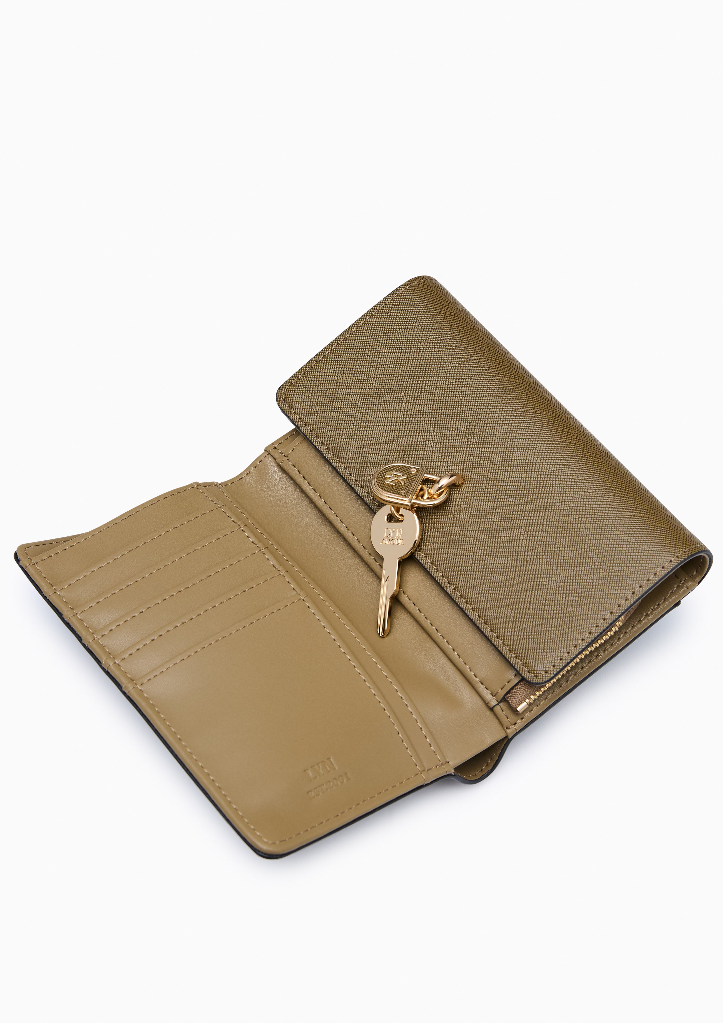 กระเป๋าสตางค์ใบสั้น รุ่น Addison Flap Semi Wallet