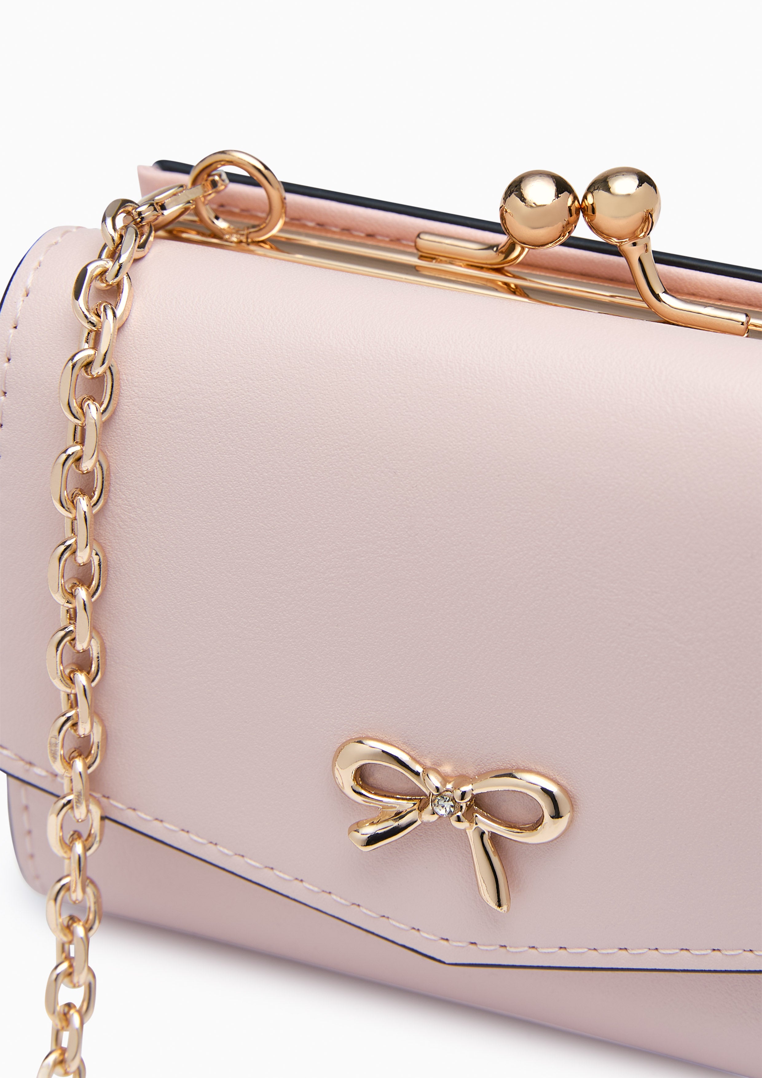 กระเป๋าสตางค์สะพายข้าง รุ่น Madelynn Short Wallet On Chain