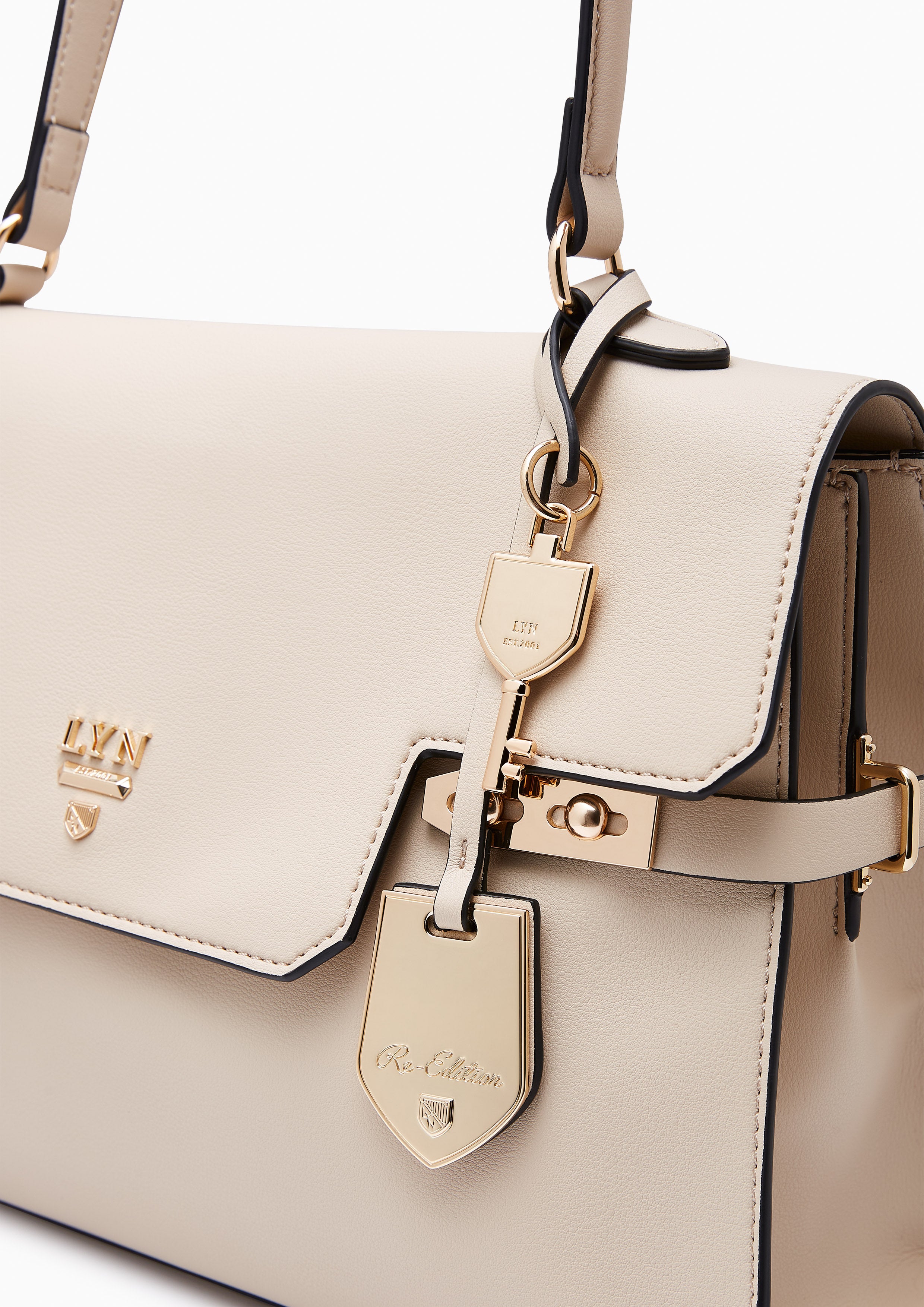 กระเป๋าถือ รุ่น Fineness M Revision