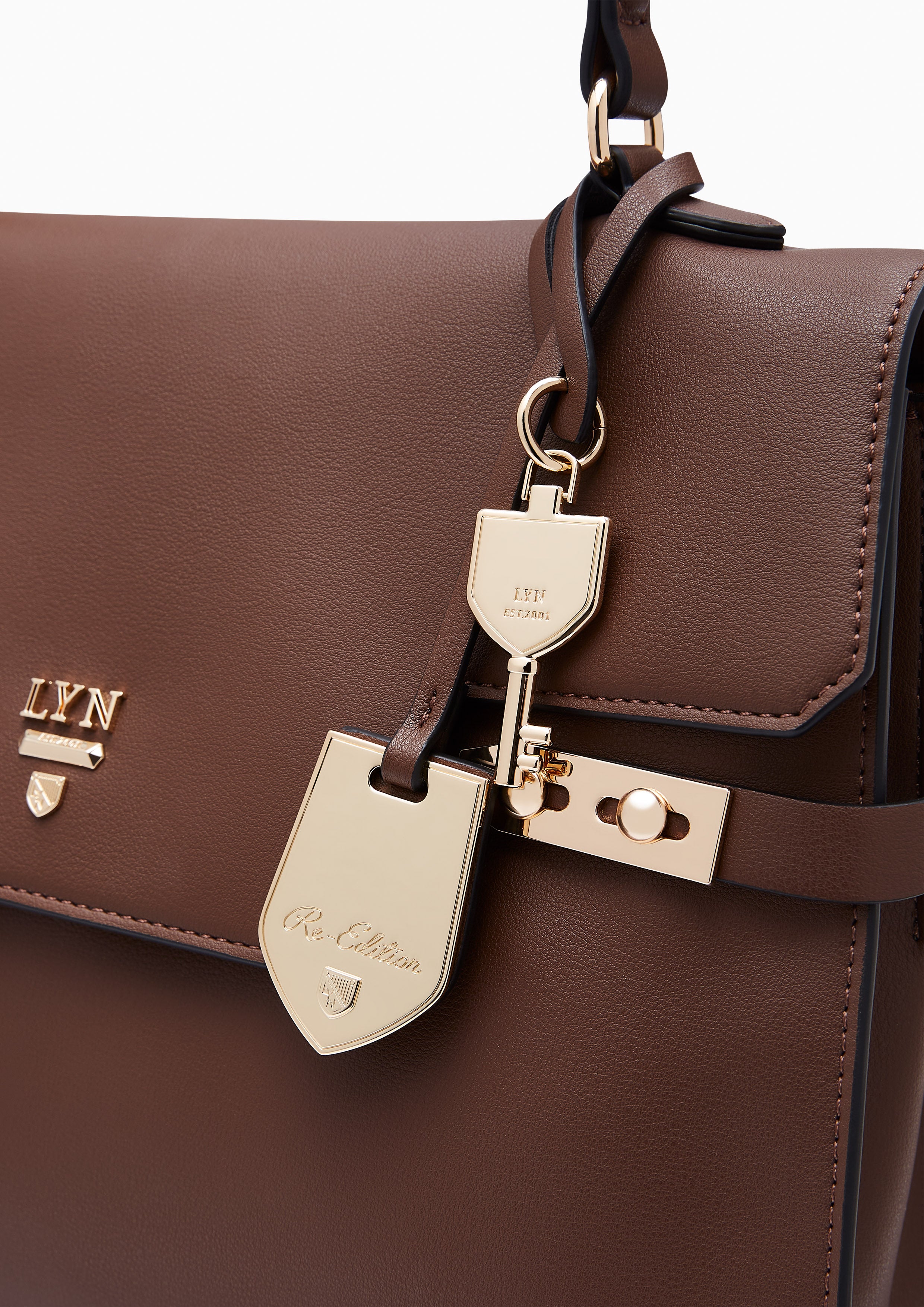 กระเป๋าถือ รุ่น Fineness M Revision