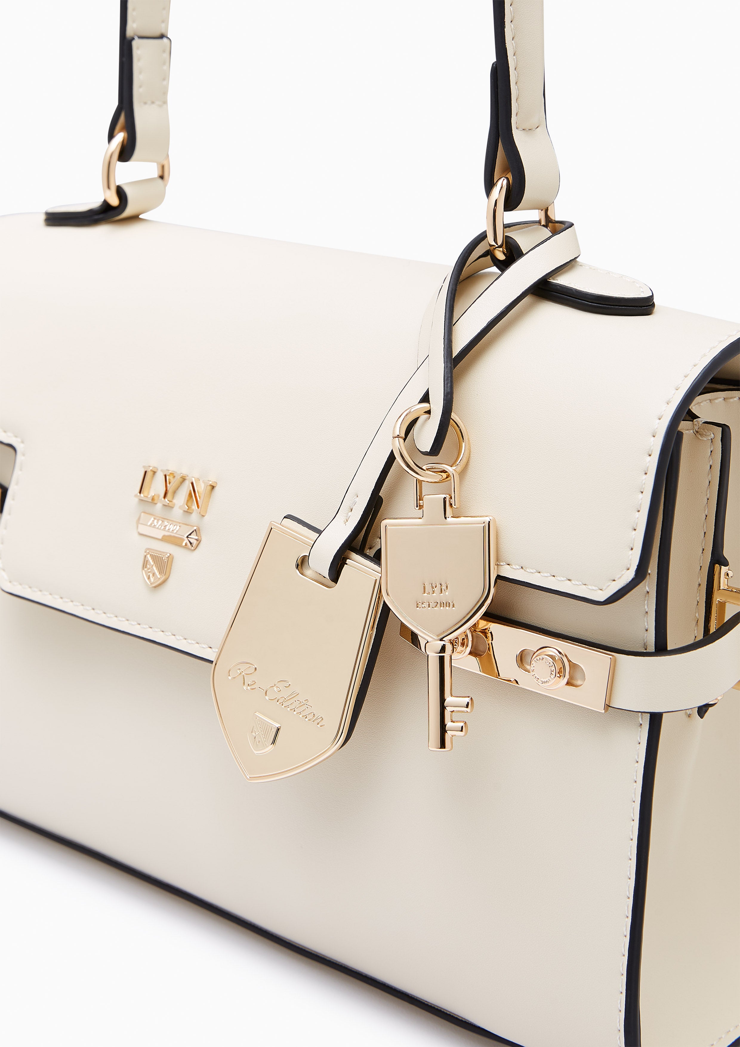 กระเป๋าถือ รุ่น Fineness S Revision